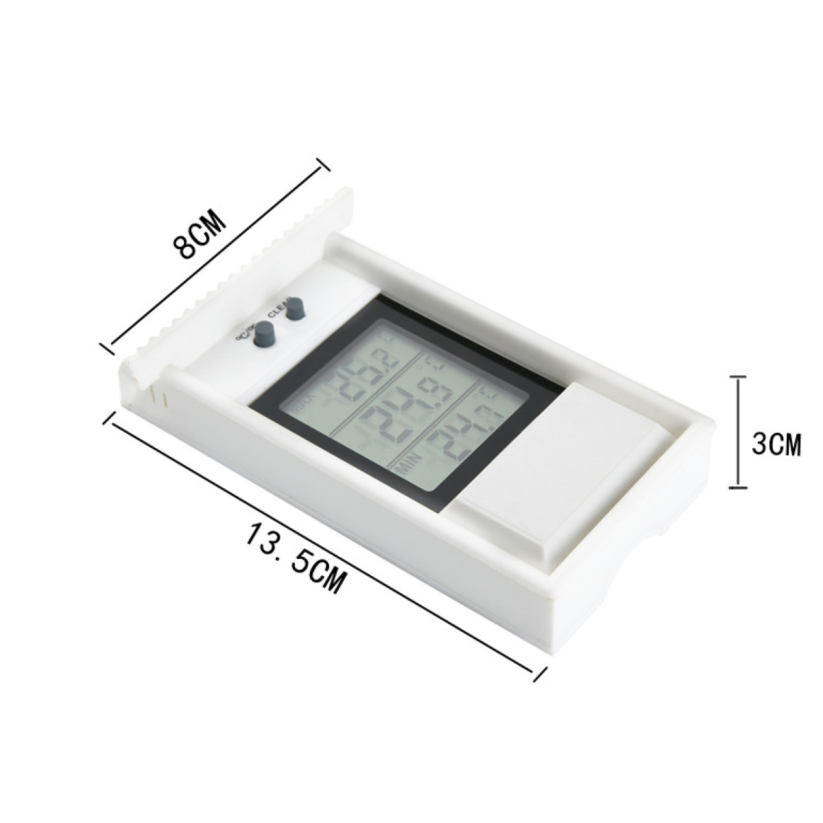 Weißes digitales Thermometer mit Maßen 13,5 cm Länge, 8 cm Breite und 3 cm Höhe auf weißem Hintergrund.