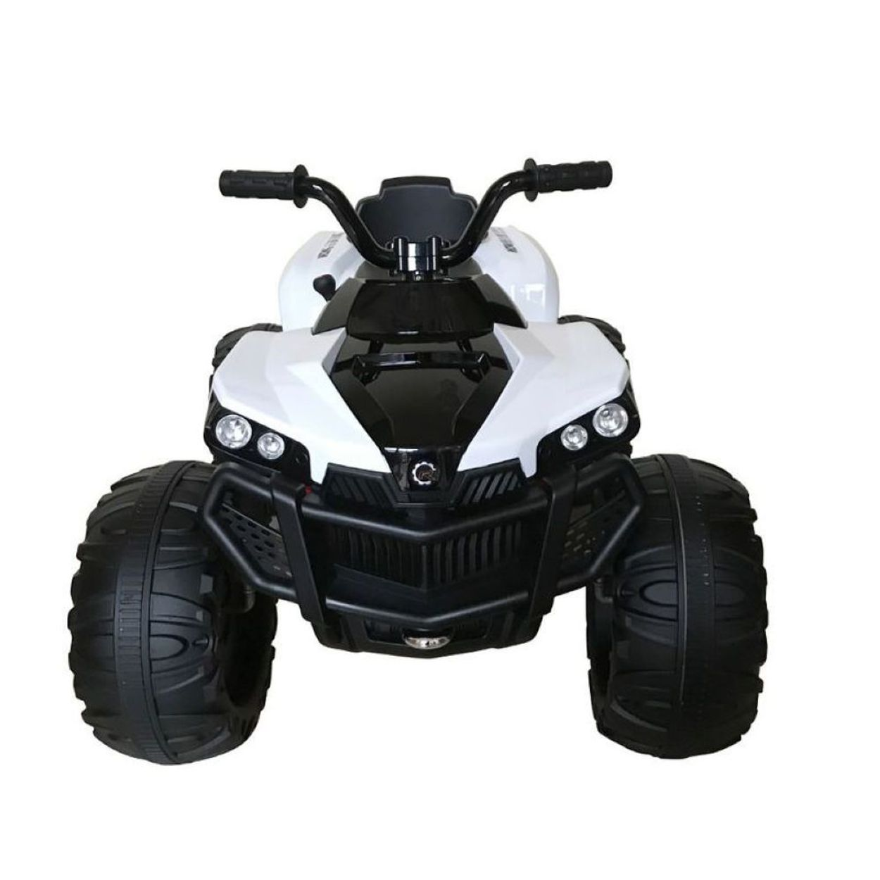 Ein weiß-schwarzes Elektro-Quad für Kinder mit großen Stollenreifen und Lenker vor weißem Hintergrund.