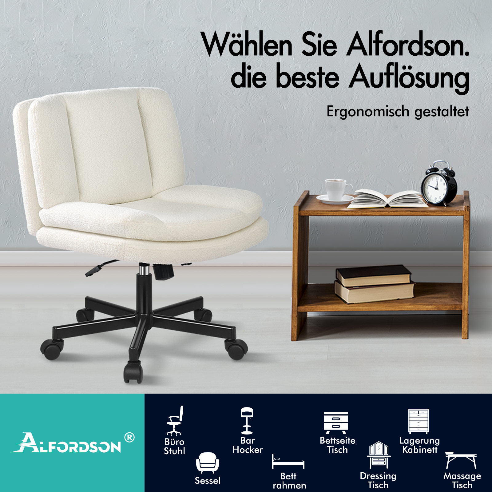 Flauschiger weißer Schreibtischstuhl auf Rädern neben einem Holztisch mit Uhr, Buch und Tasse.