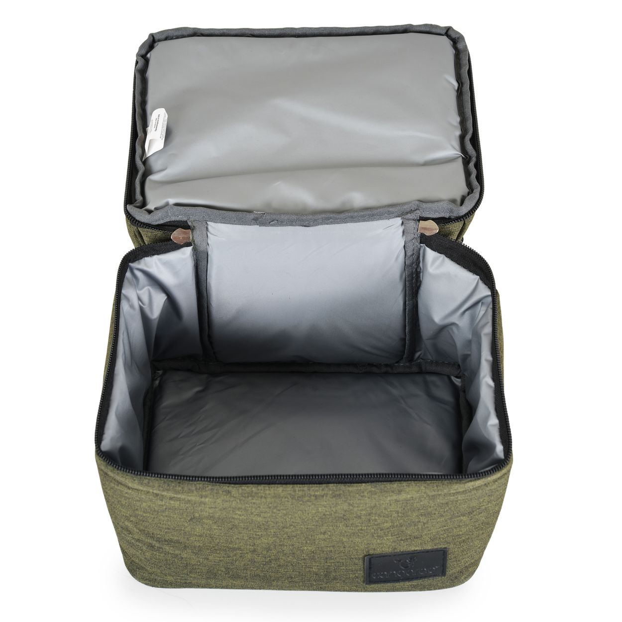 Offene, olivgrüne Lunchbox mit grauem Innenfutter auf weißem Hintergrund.