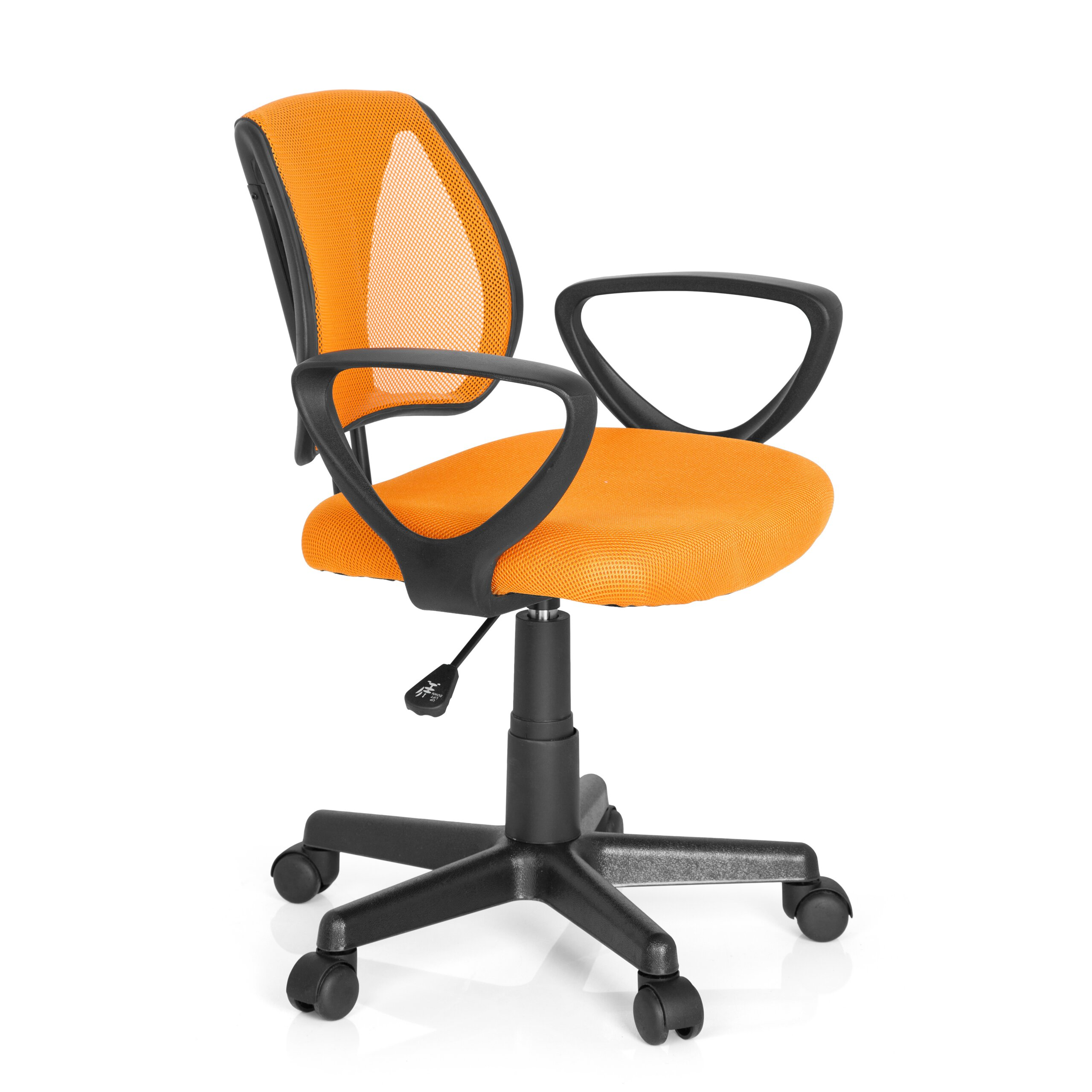 Ein orangefarbener Buerostuhl mit schwarzem Gestell und Rollen auf weissem Grund.