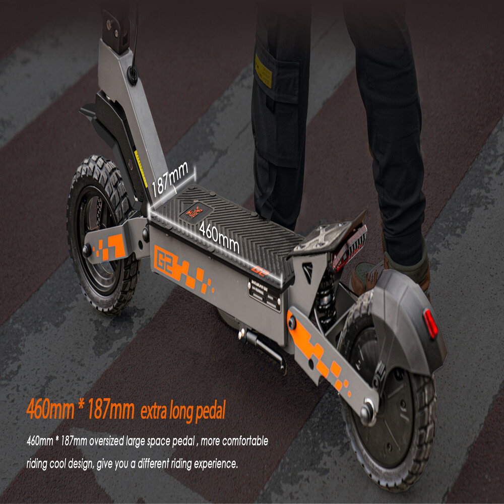 Grauer Elektroroller mit großem Trittbrett, orangen Details und den Maßen 460mm x 187mm.