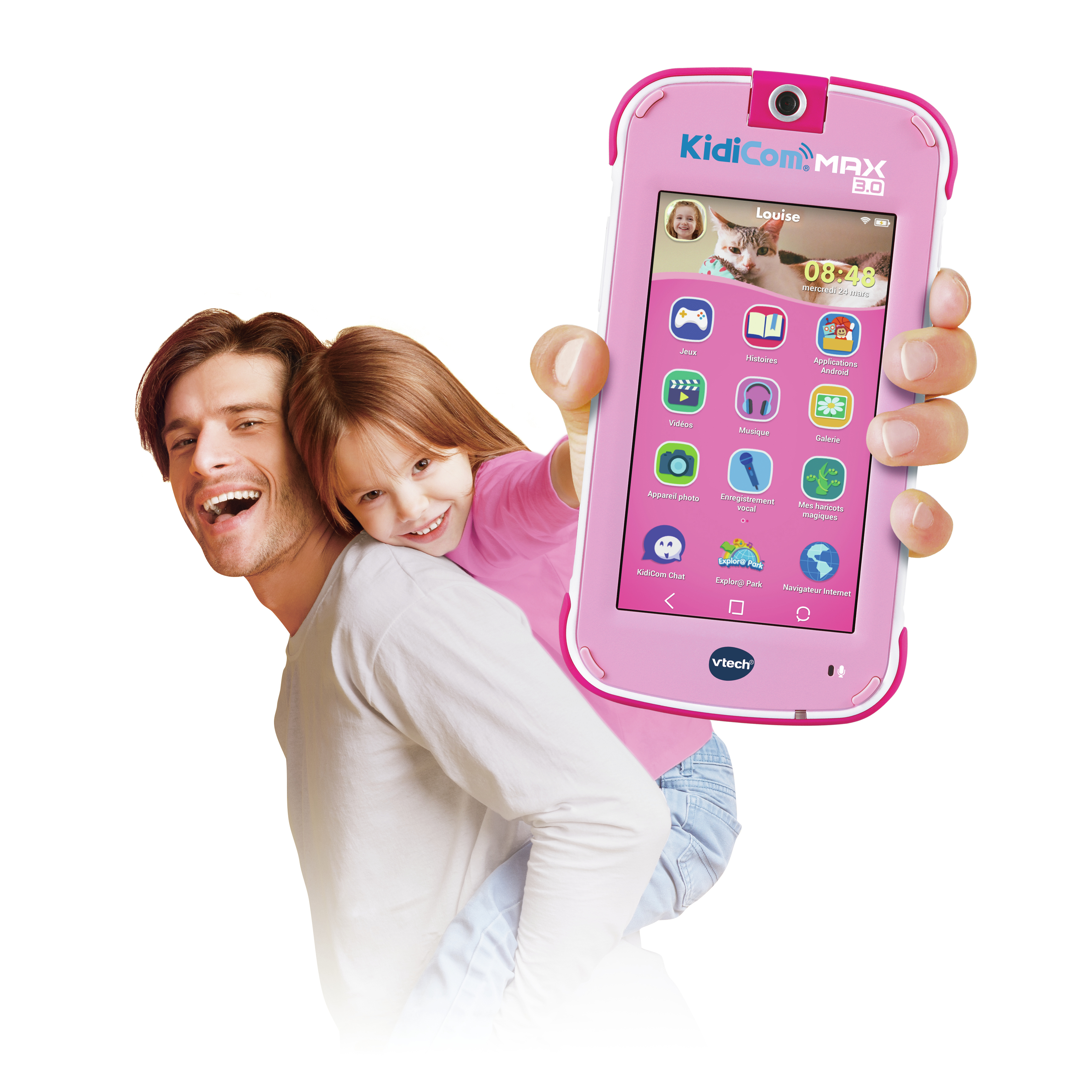 Ein lächelnder Mann trägt ein Mädchen auf dem Rücken, während sie zusammen ein pinkes VTech KidiCom Max 3.0 halten.