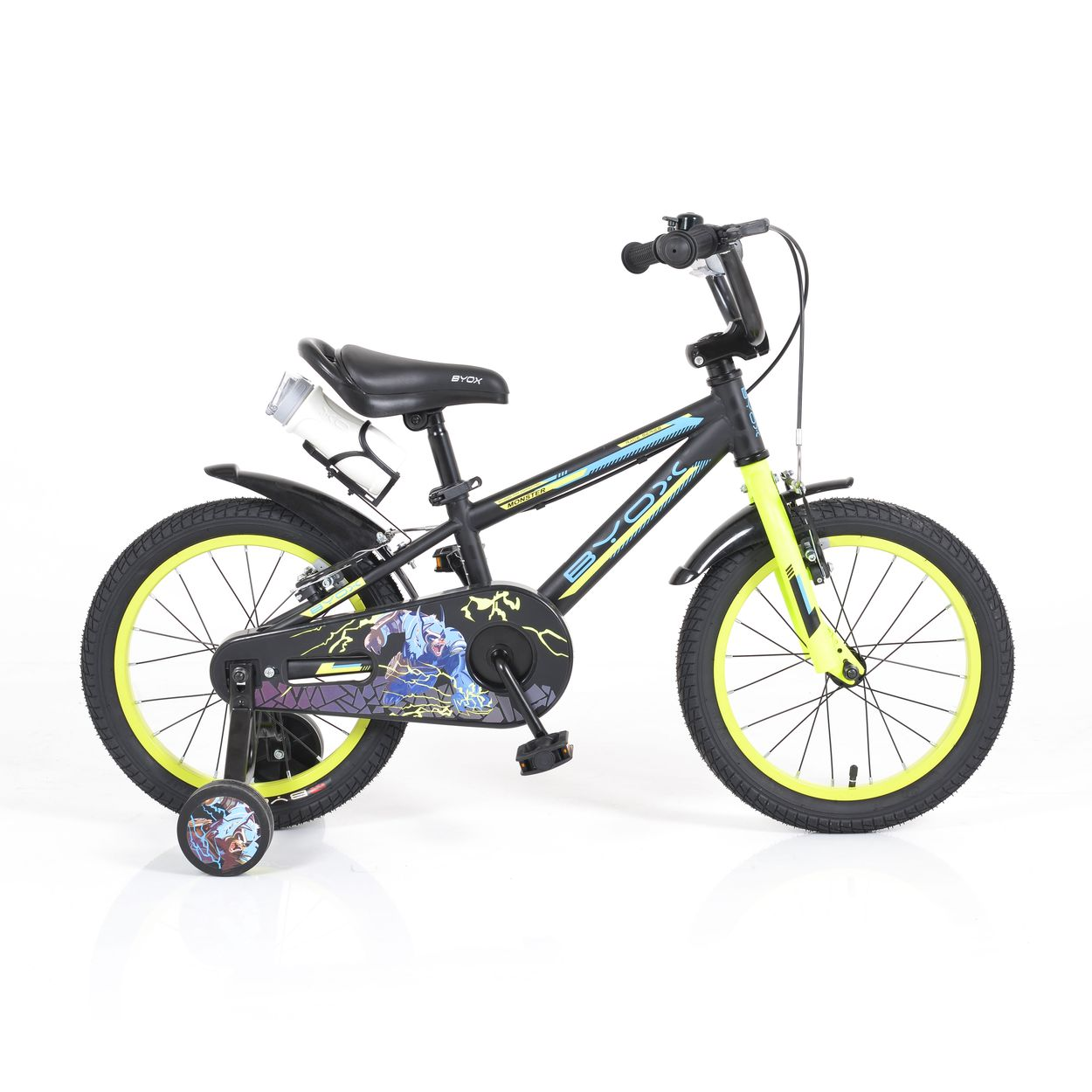 Schwarzes Kinderfahrrad mit hellgrünen Gabeln, gelben Felgen, Stützrädern und einer Wasserflasche auf weißem Grund.