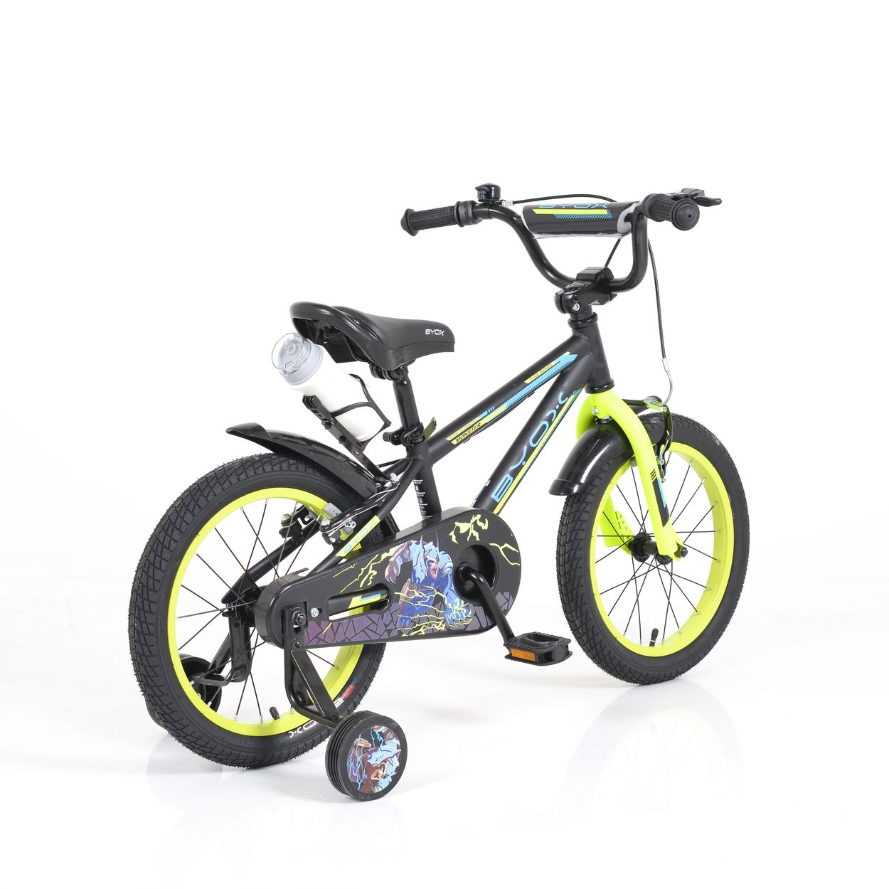 Ein schwarz-grünes Kinderfahrrad mit Stützrädern, Trinkflaschenhalter und Comic-Grafiken.