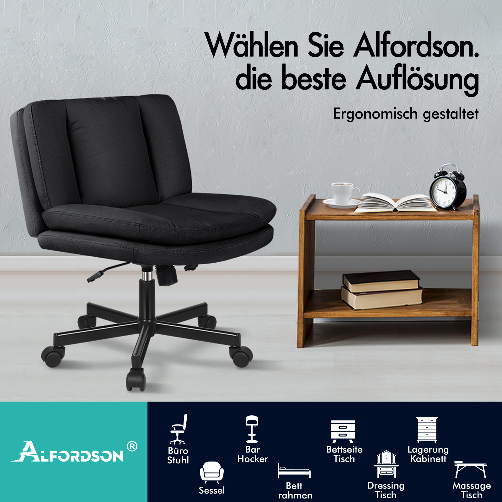 Schwarzer Bürostuhl vor grauer Wand mit kleinem Holztisch und Wecker.
