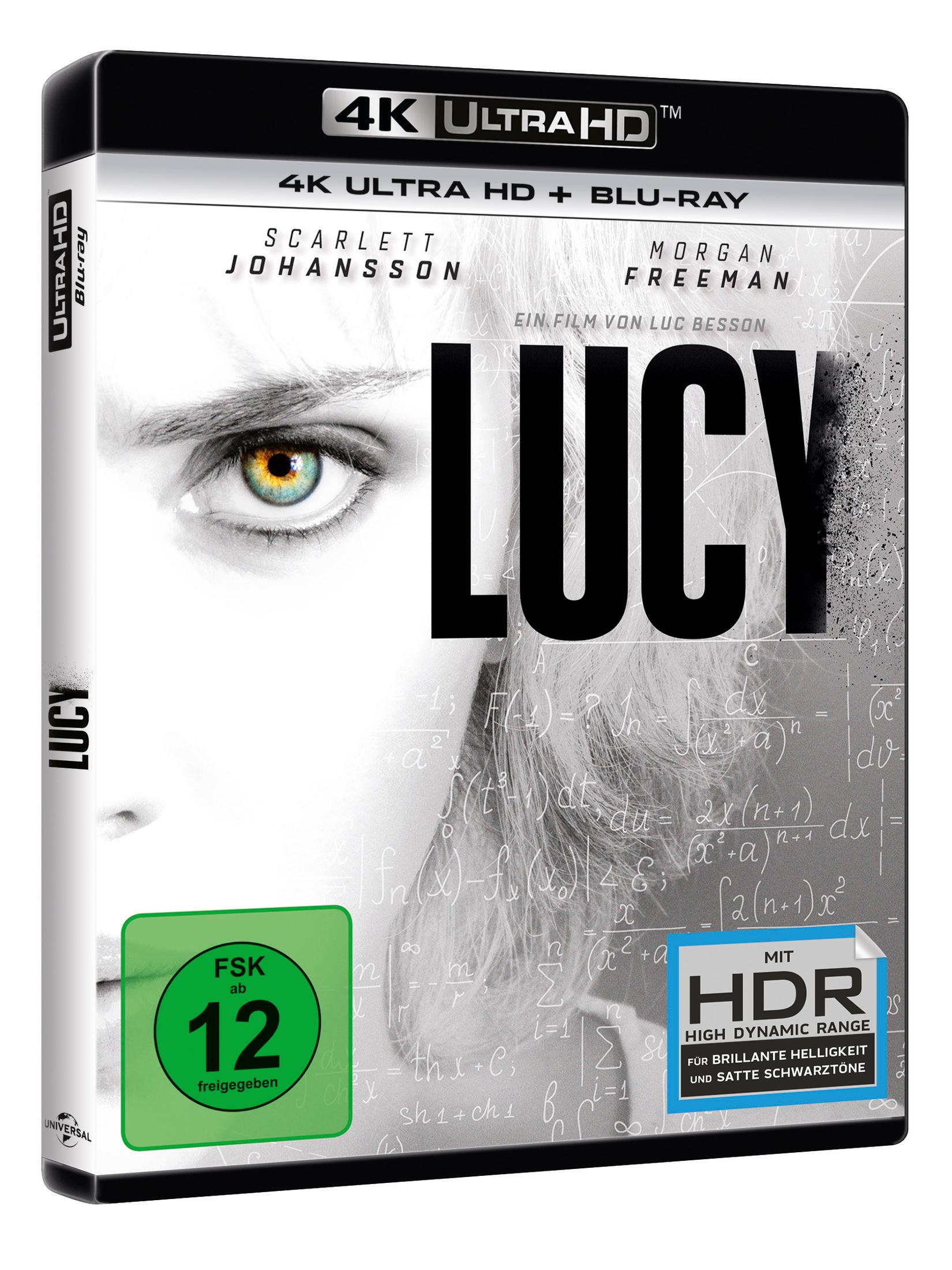 Blu-ray-Hülle des Films Lucy mit Scarlett Johansson und Morgan Freeman, mit mathematischen Formeln im Hintergrund.