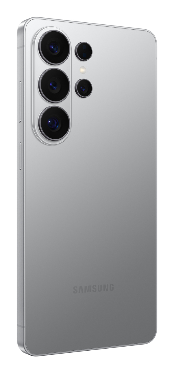 Il retro di uno smartphone argento con tre fotocamere e il logo Samsung.