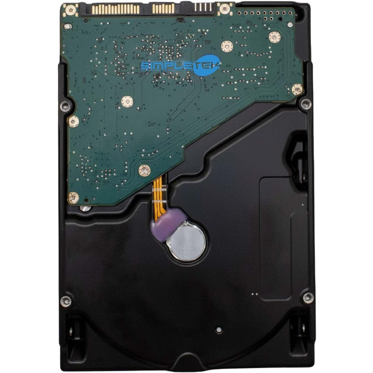 Vue de dessous d'un disque dur interne de 3,5 pouces avec circuit imprimé vert et boîtier noir.