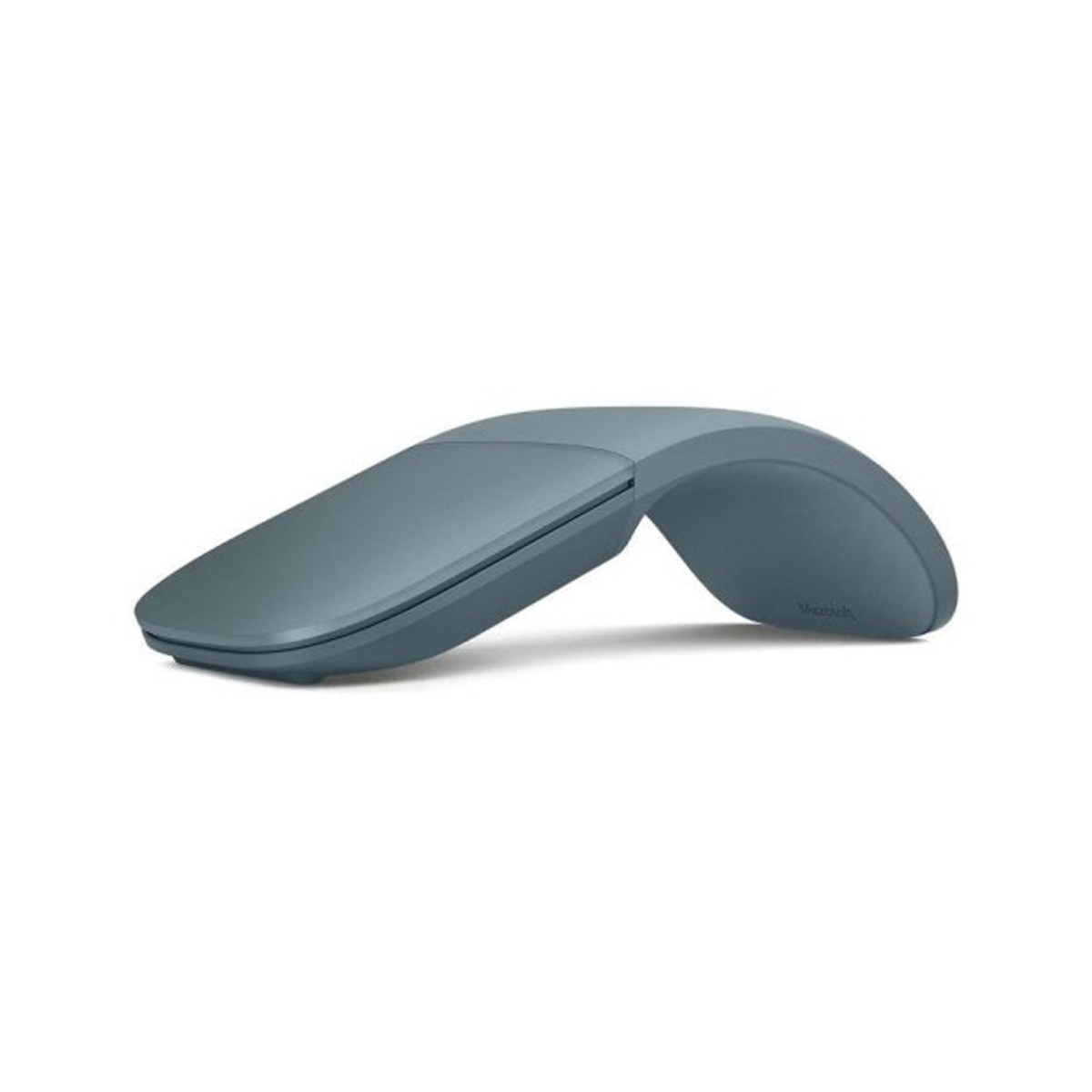 Un elegante mouse per computer wireless blu ricurvo si erge su uno sfondo bianco.
