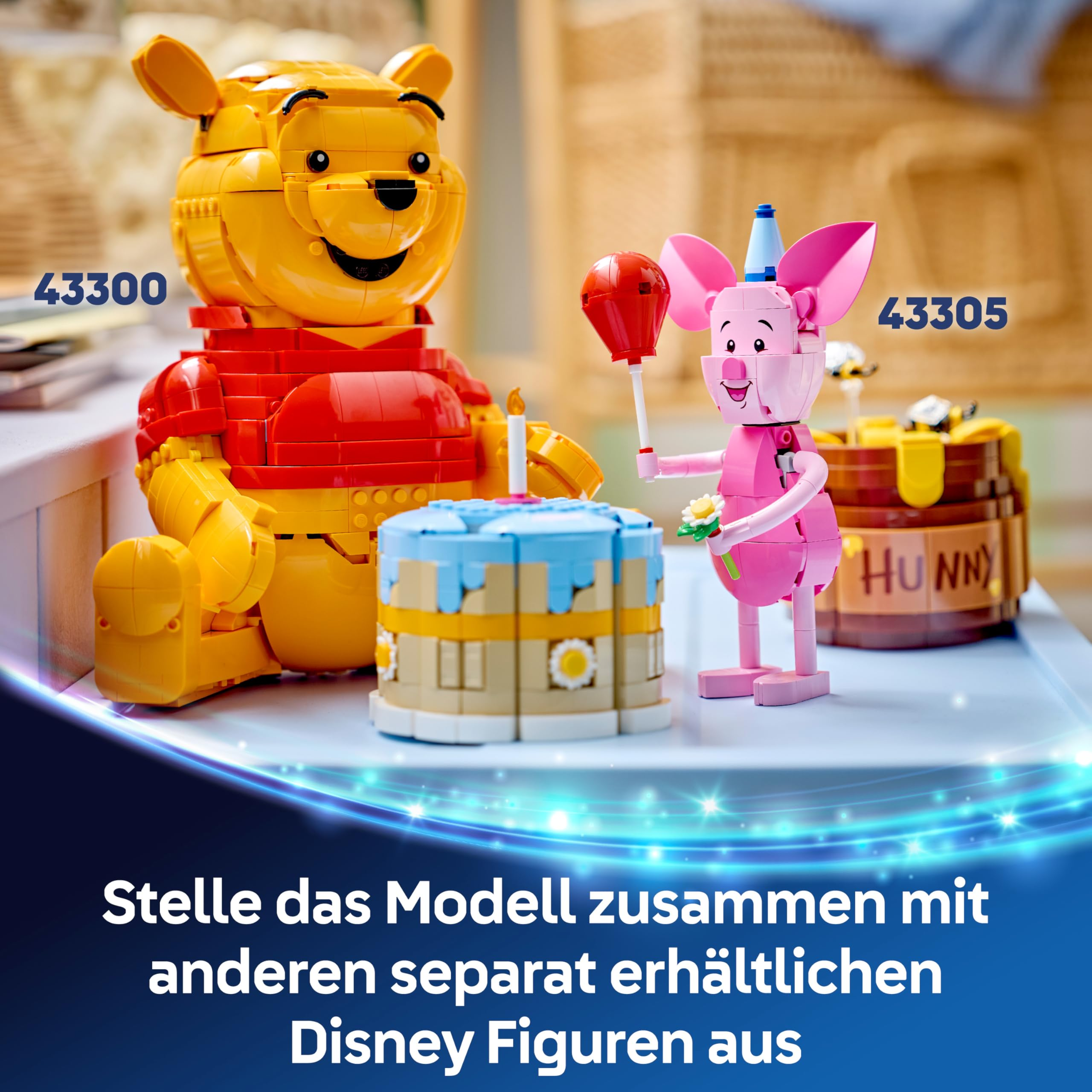 Personaggi Lego di Winnie the Pooh e Pimpi con torta di compleanno e barattolo di miele.