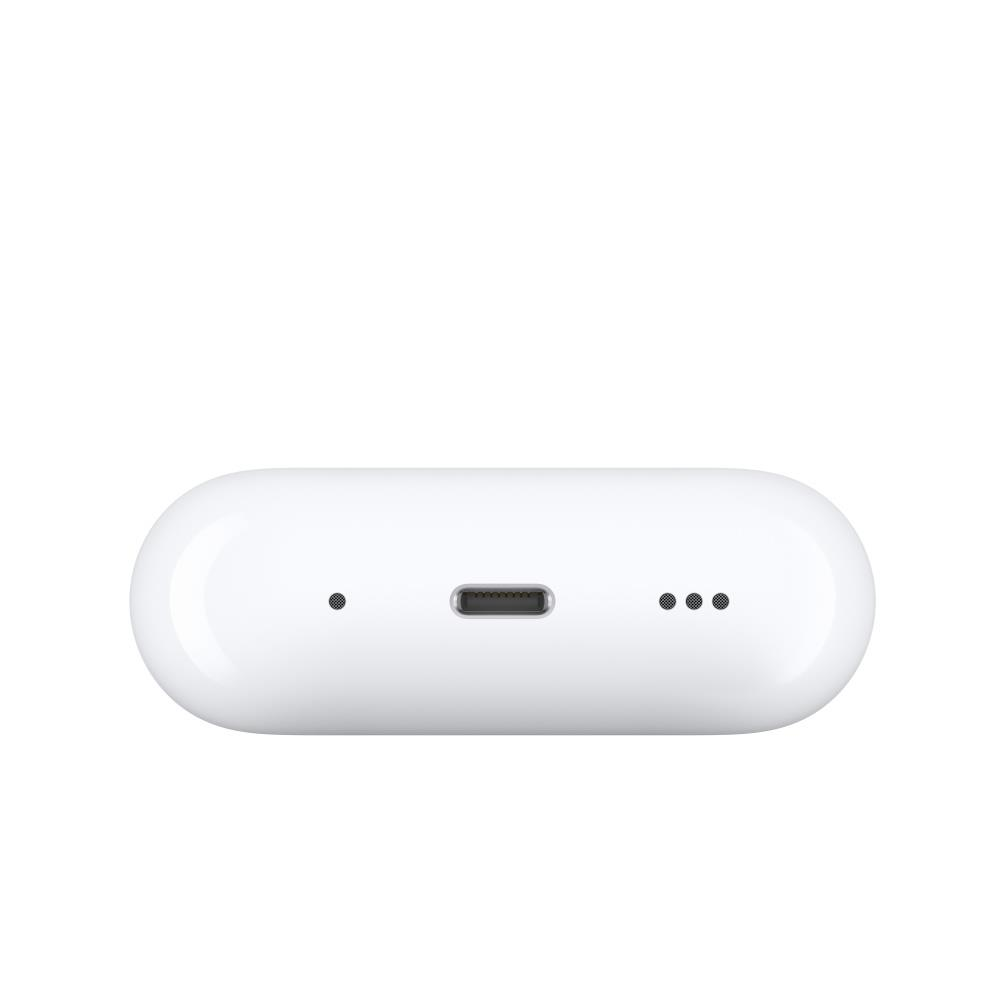 USB-C bağlantı noktası, hoparlör delikleri ve askı halkası olan beyaz kablosuz şarj kutusunun alt görünümü.