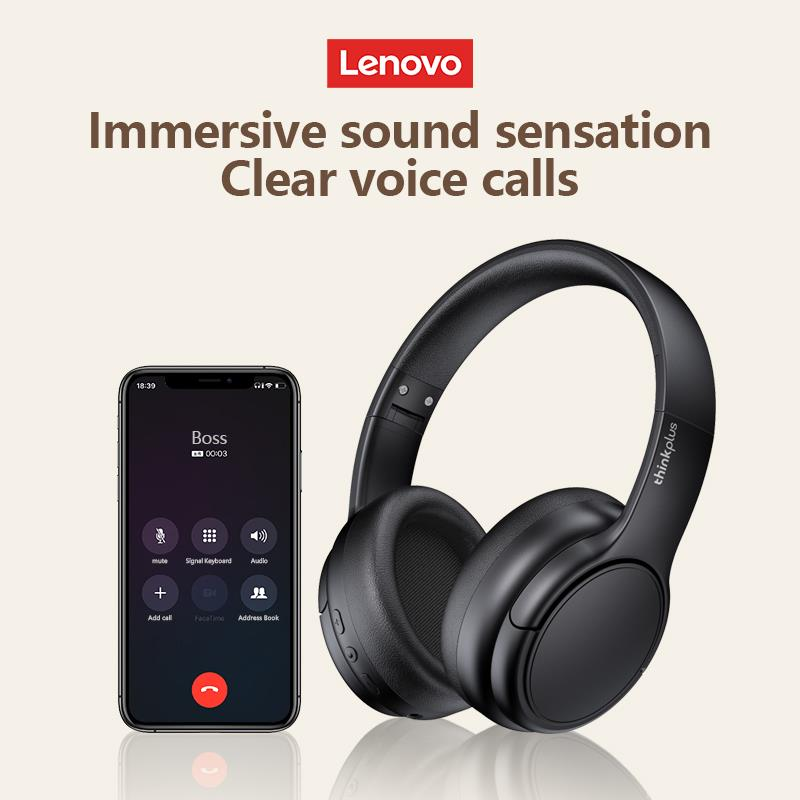 Ekranında aktif arama olan bir akıllı telefonun yanında Lenovo kulak üstü kulaklık.
