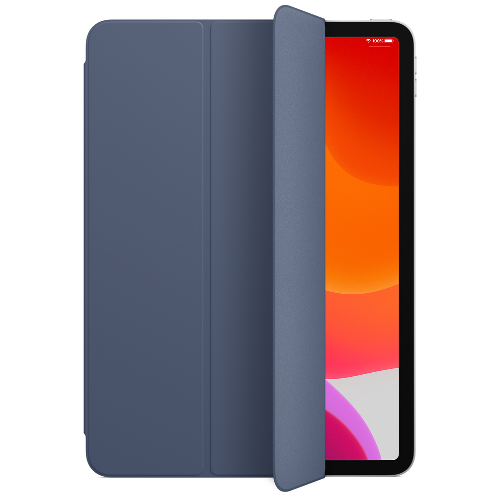Une tablette avec une coque rabattable bleue partiellement ouverte, révélant un écran coloré.