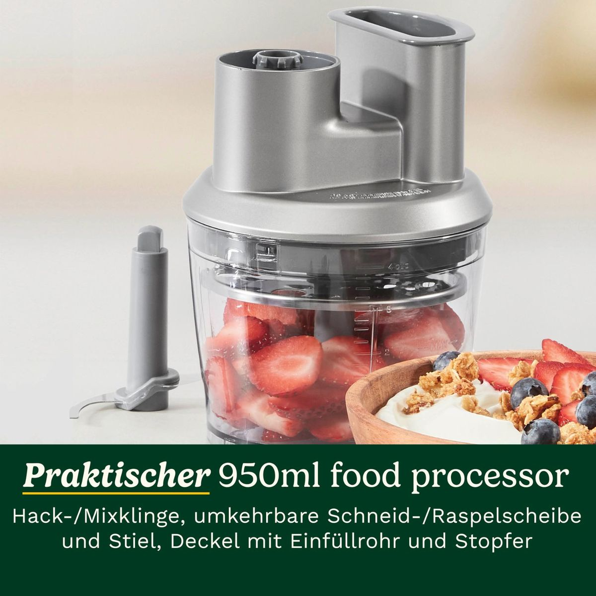 Grauer 950ml-Zerkleinerer mit Erdbeeren, separater Klinge und Müslischale.