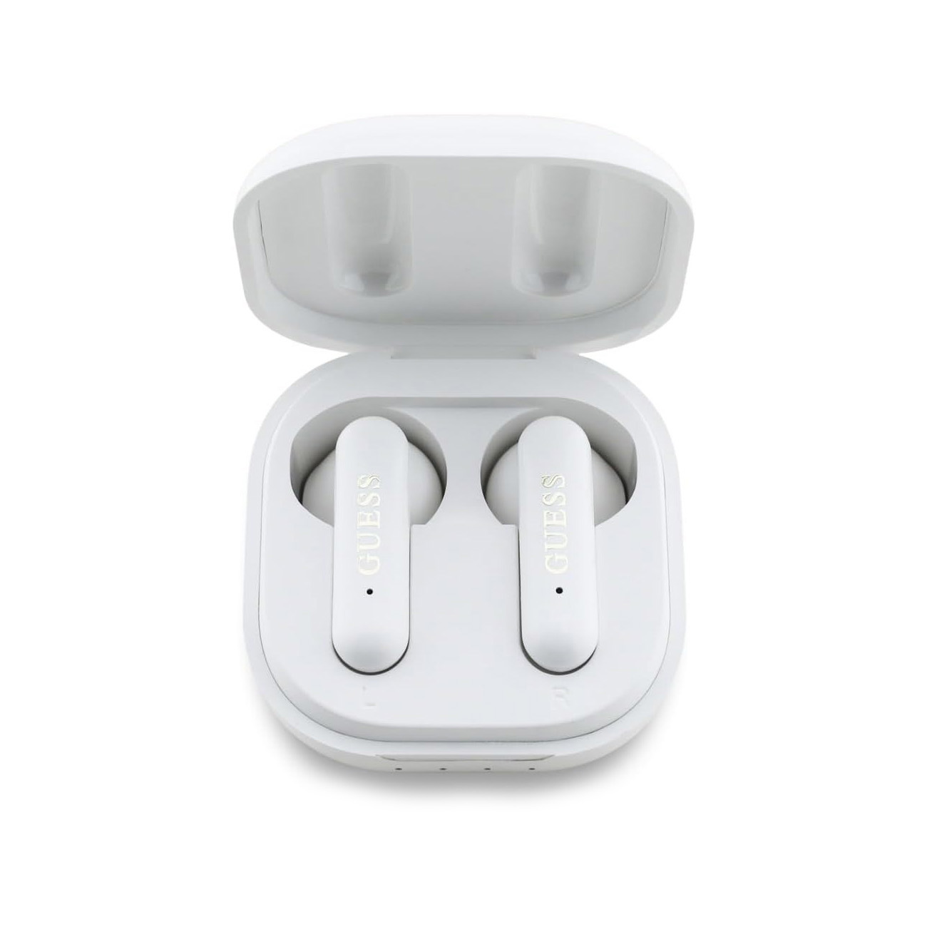 Auriculares inalámbricos blancos en su estuche de carga abierto, con el logotipo de Guess.
