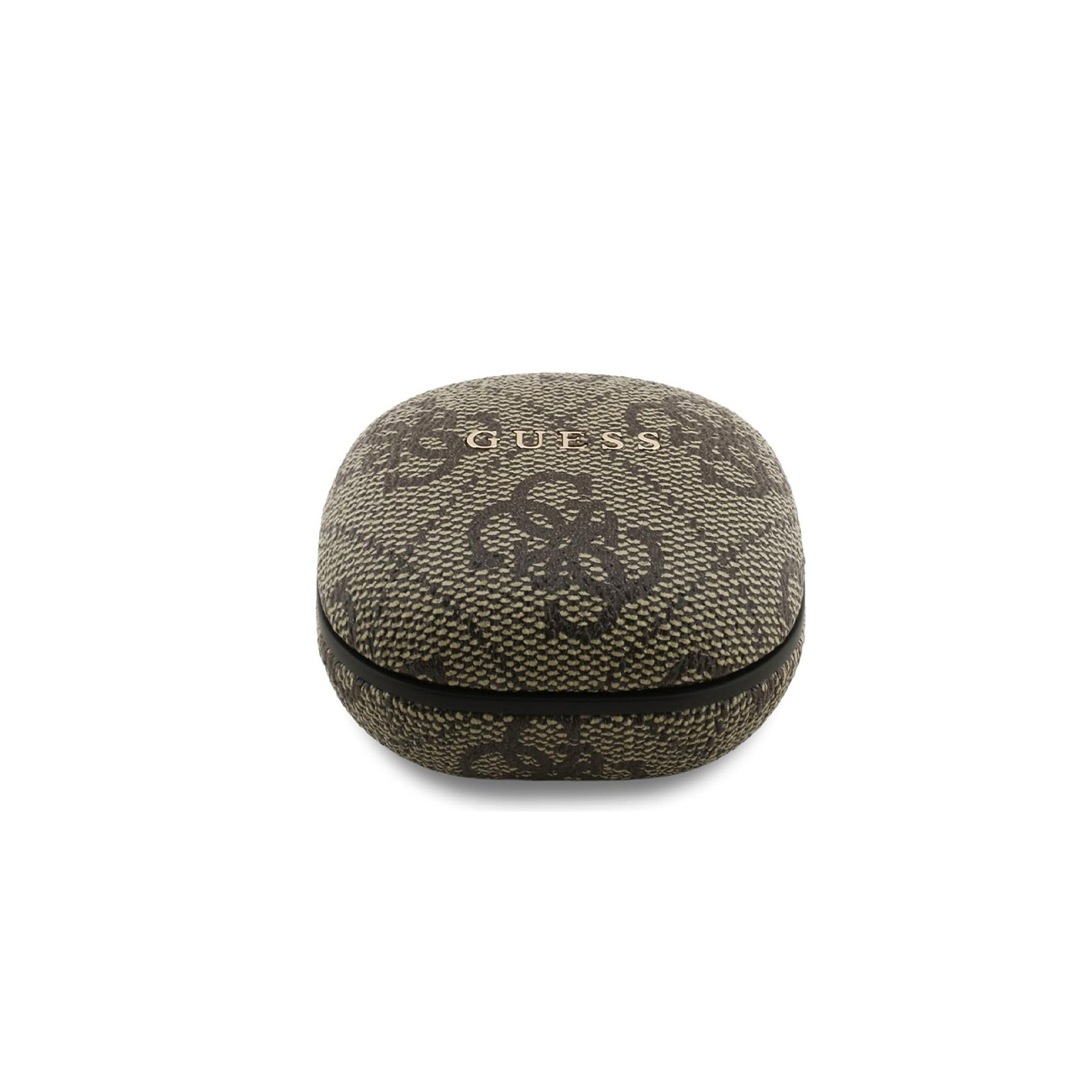 Un estuche protector marrón, ovalado y cerrado de la marca Guess, con textura estampada y logotipo dorado sobre fondo blanco.
