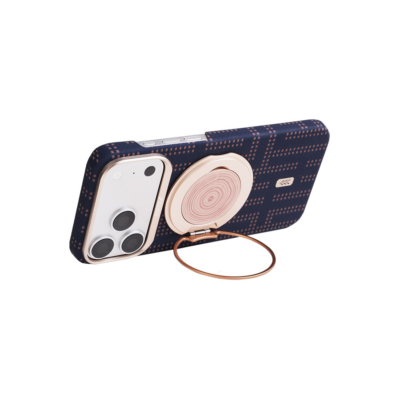 Parte trasera de un smartphone con funda azul oscura estampada, triple cámara y soporte de anillo dorado.