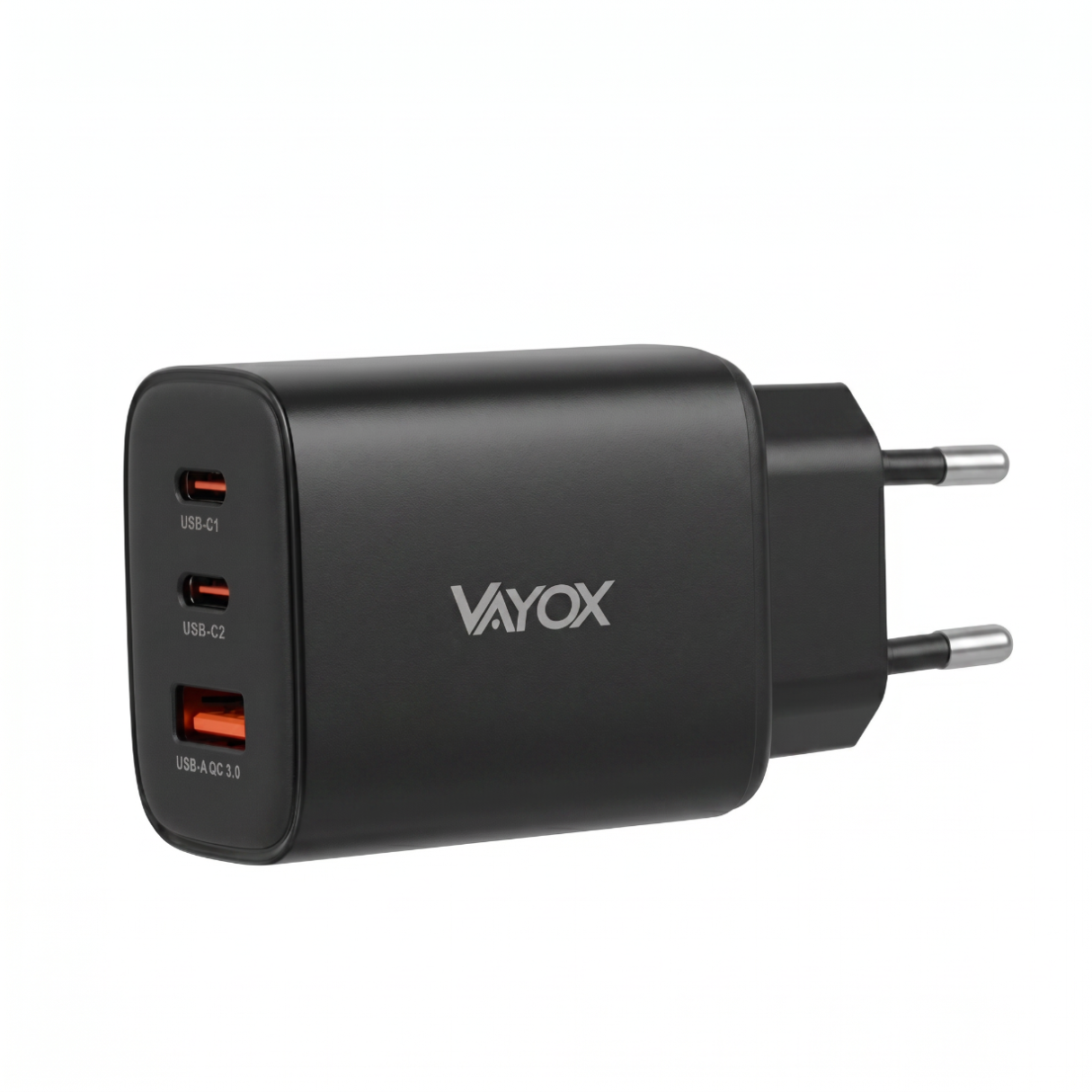 Fekete Vayox fali töltő két USB-C porttal és egy USB-A porttal fehér háttér előtt.