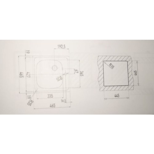 Ölçüleri ve kesim planı ile birlikte kare bir evyenin teknik resmi.