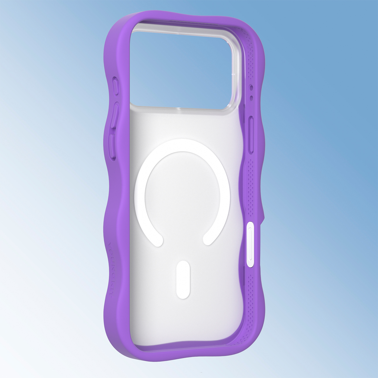 Una funda de móvil ondulada morada y transparente con un anillo magnético blanco contra un fondo azul.