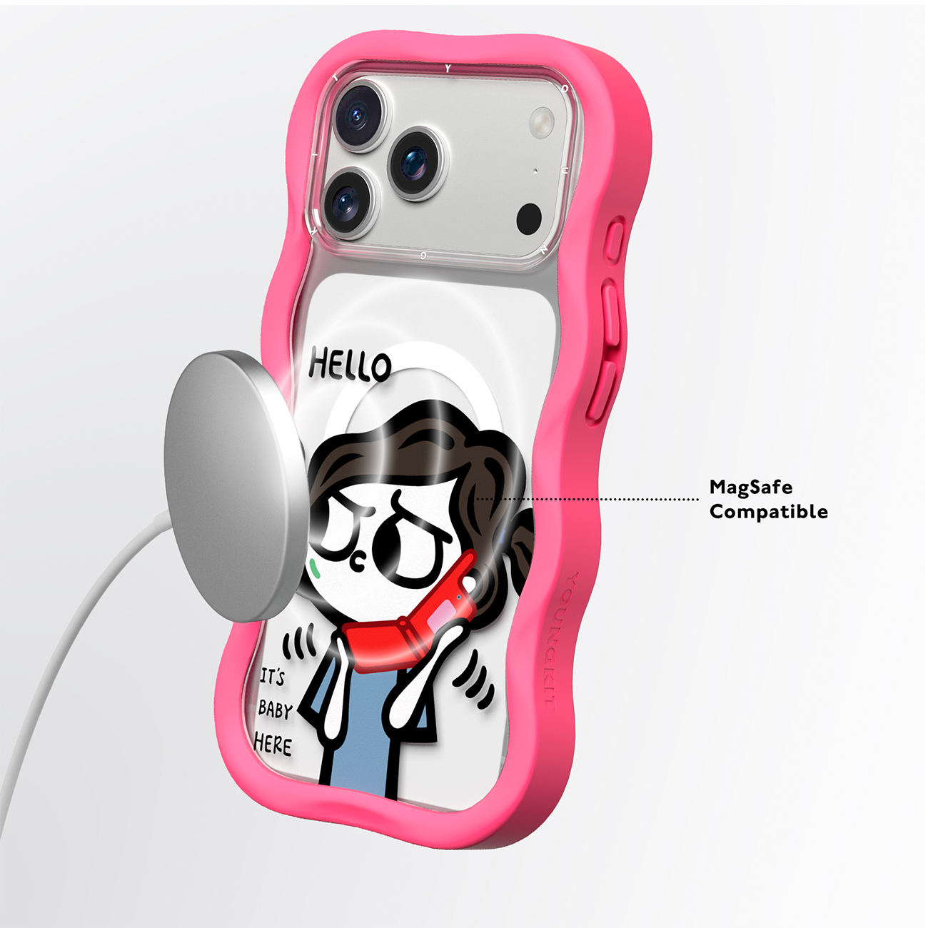 Un teléfono inteligente en una funda rosa está conectado a un cargador MagSafe redondo y plateado.