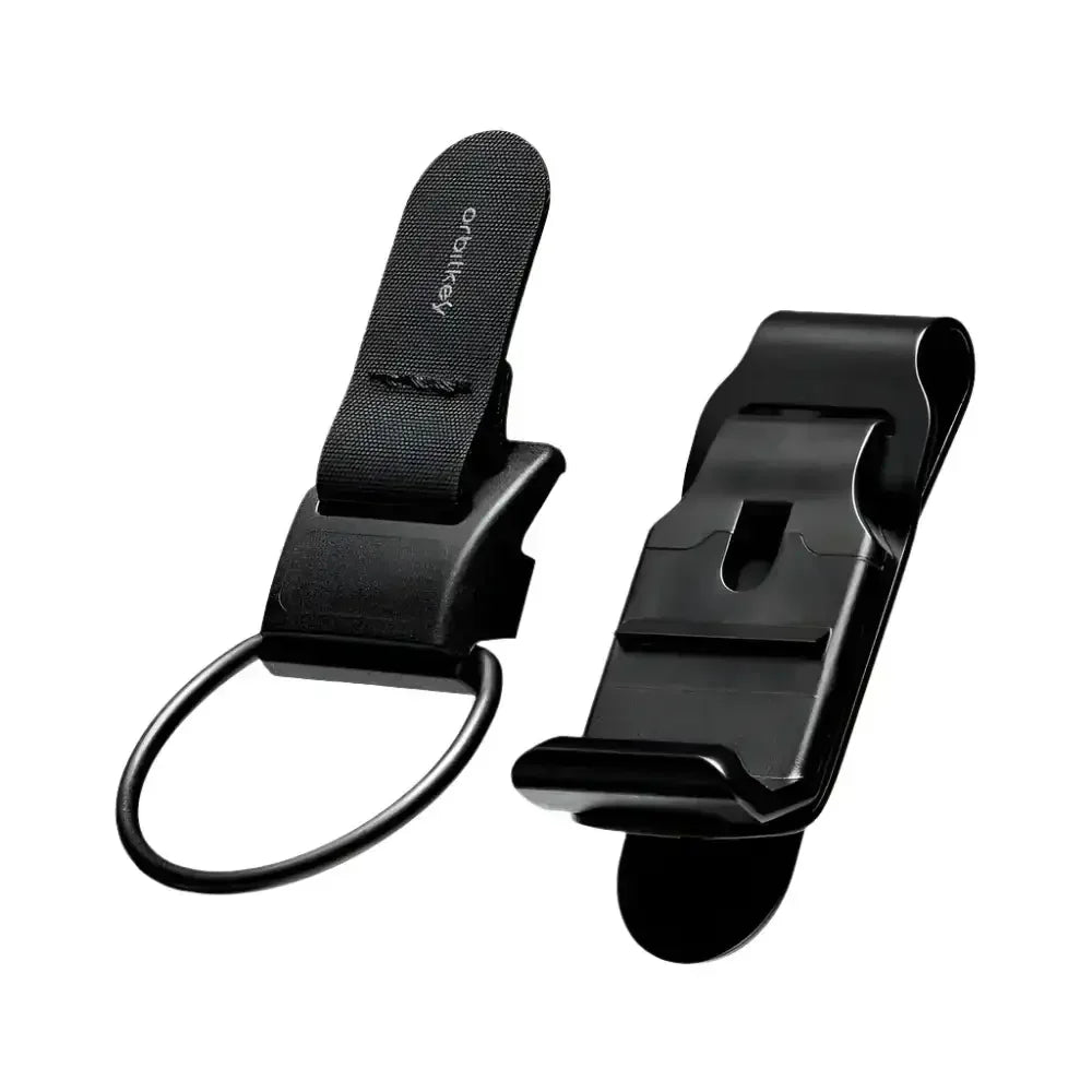 Dwa czarne klipsy Orbitkey na białym tle.