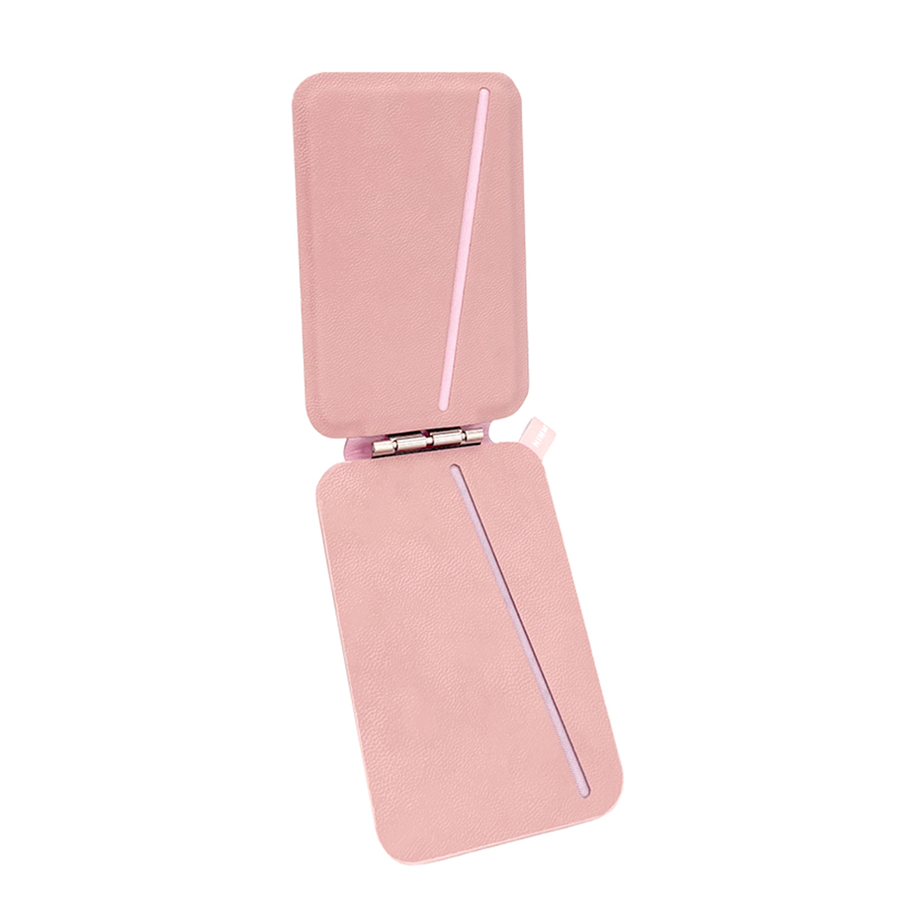 Un soporte para teléfono de cuero rosa abierto con dos ranuras verticales y una bisagra metálica sobre fondo blanco.