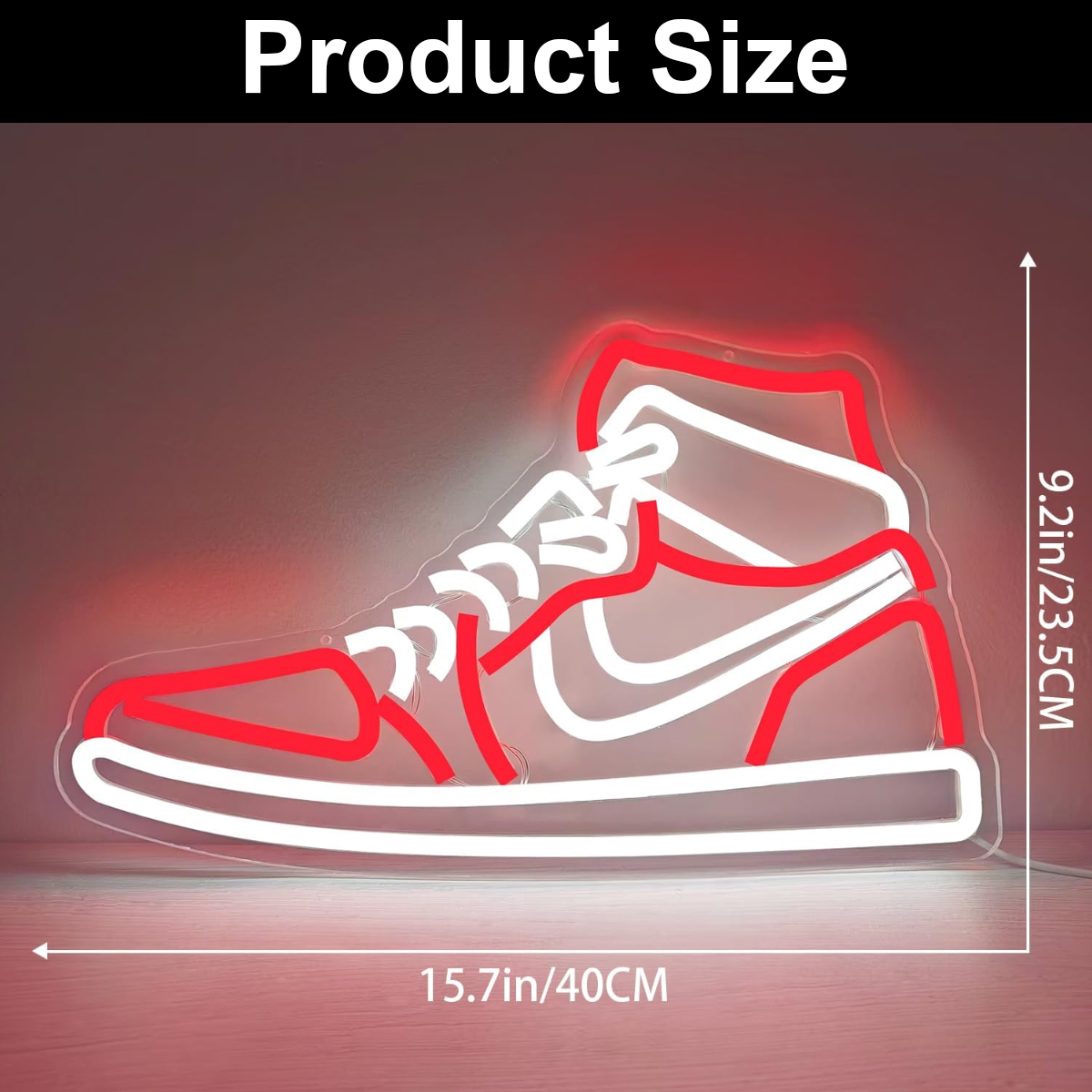 Rot-weißes Sneaker-Neonschild auf Holzoberfläche mit Maßen von 15,7in/40cm Breite und 9,2in/23,5cm Höhe.