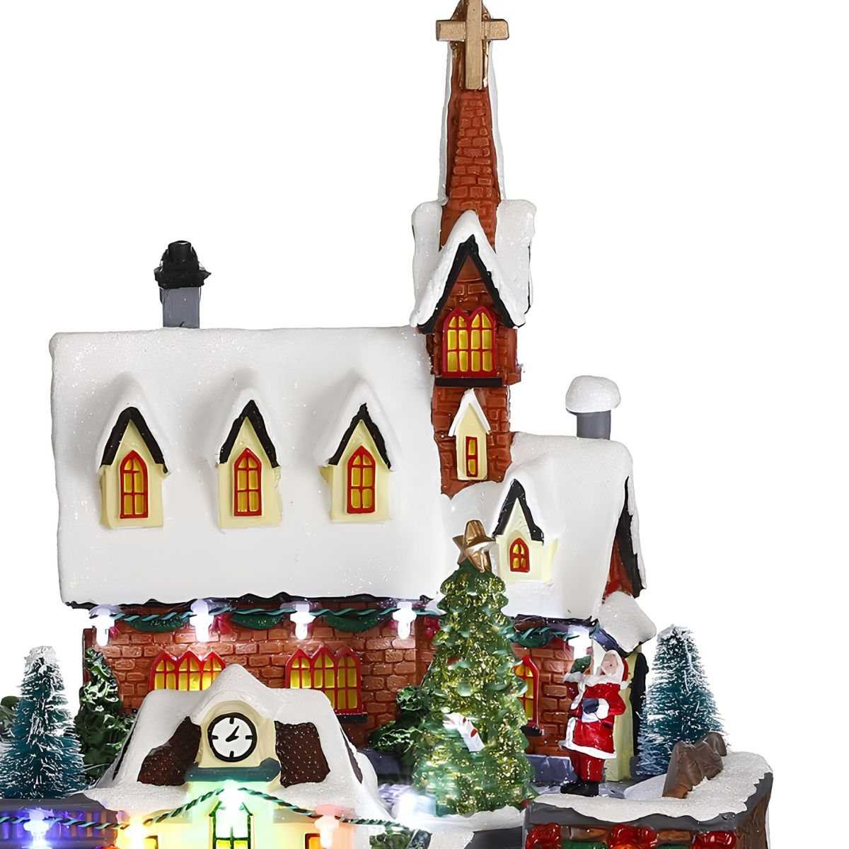 Verlichte kerstdorpkerk van keramiek met sneeuw, boom en kerstman.