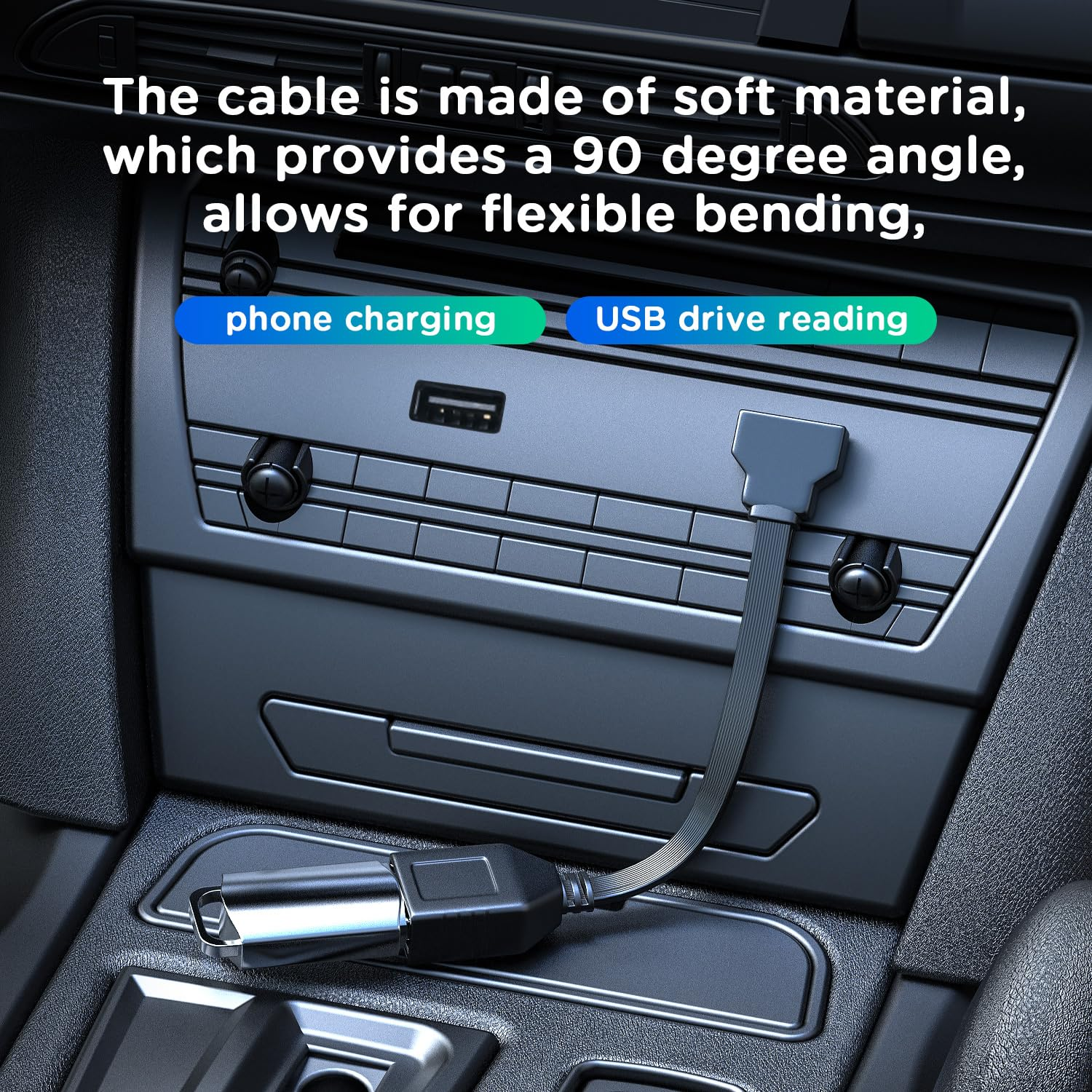 Ein USB-Kabel ist an ein Autoradio angeschlossen und liegt auf der Mittelkonsole.