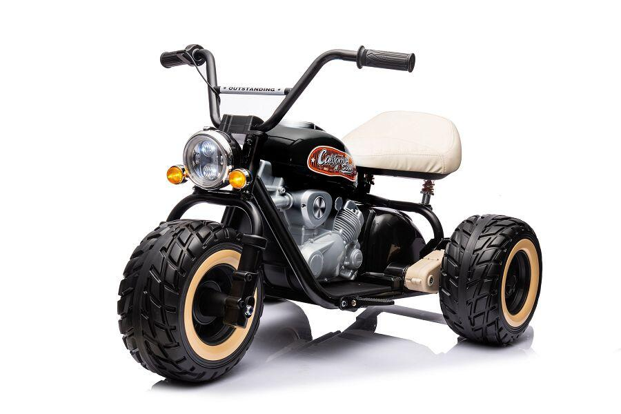 Ein schwarzes Kinder-Dreirad im Chopper-Motorrad-Design mit weißen Reifen und beigeem Sitz.