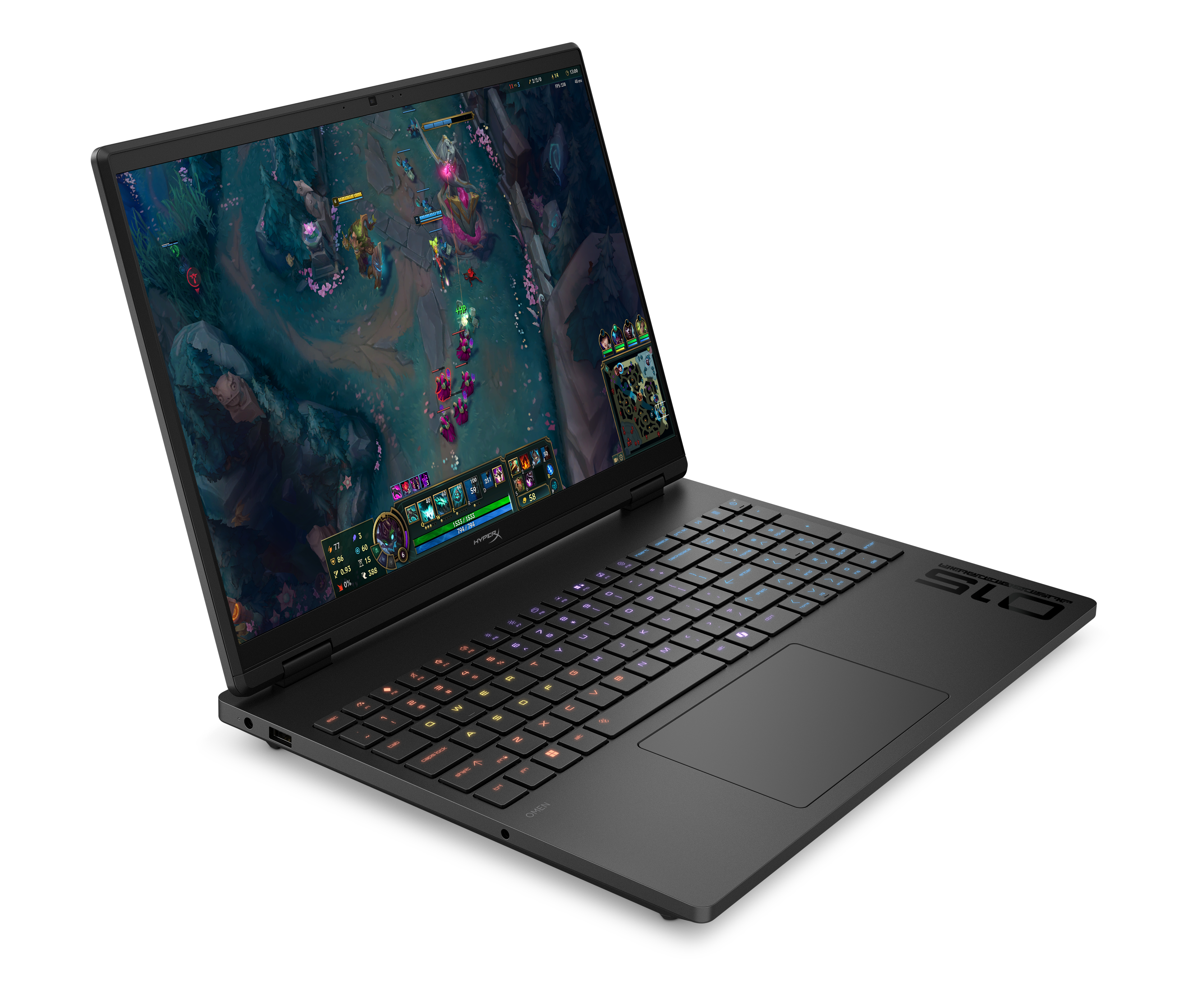 Un laptop nero su sfondo bianco mostra un gioco di strategia sullo schermo e presenta una tastiera retroilluminata.