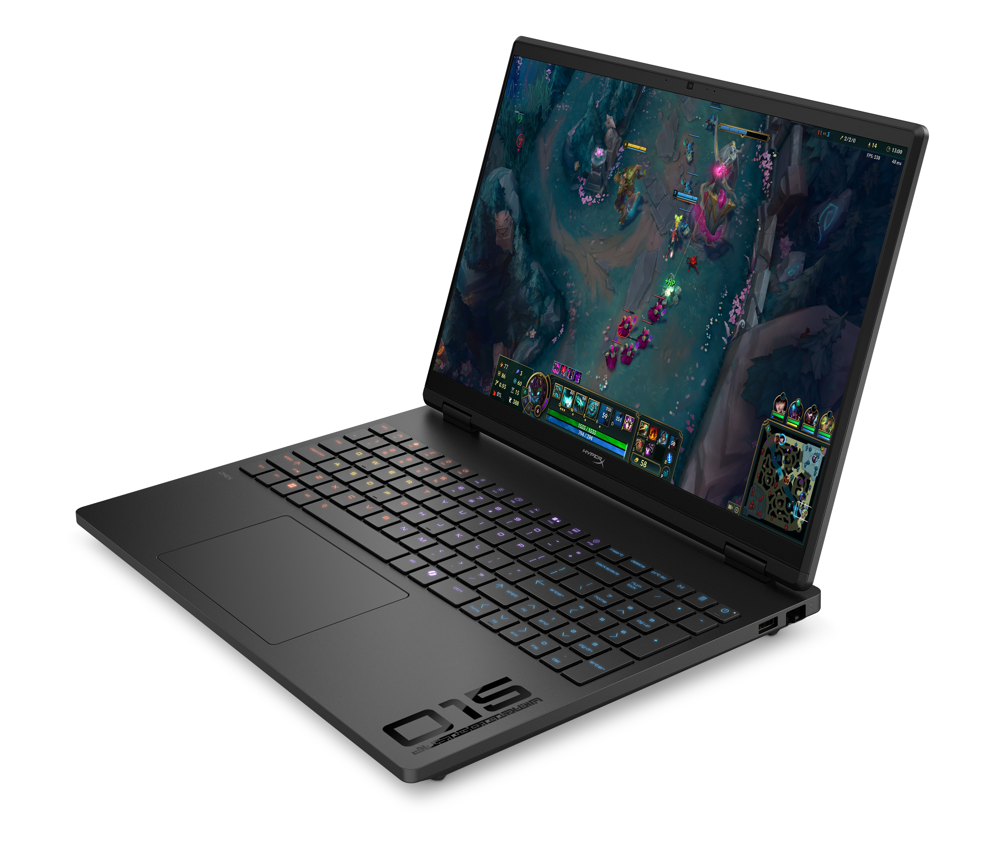 Un laptop da gioco nero con tastiera retroilluminata mostra un gioco di strategia sullo schermo.