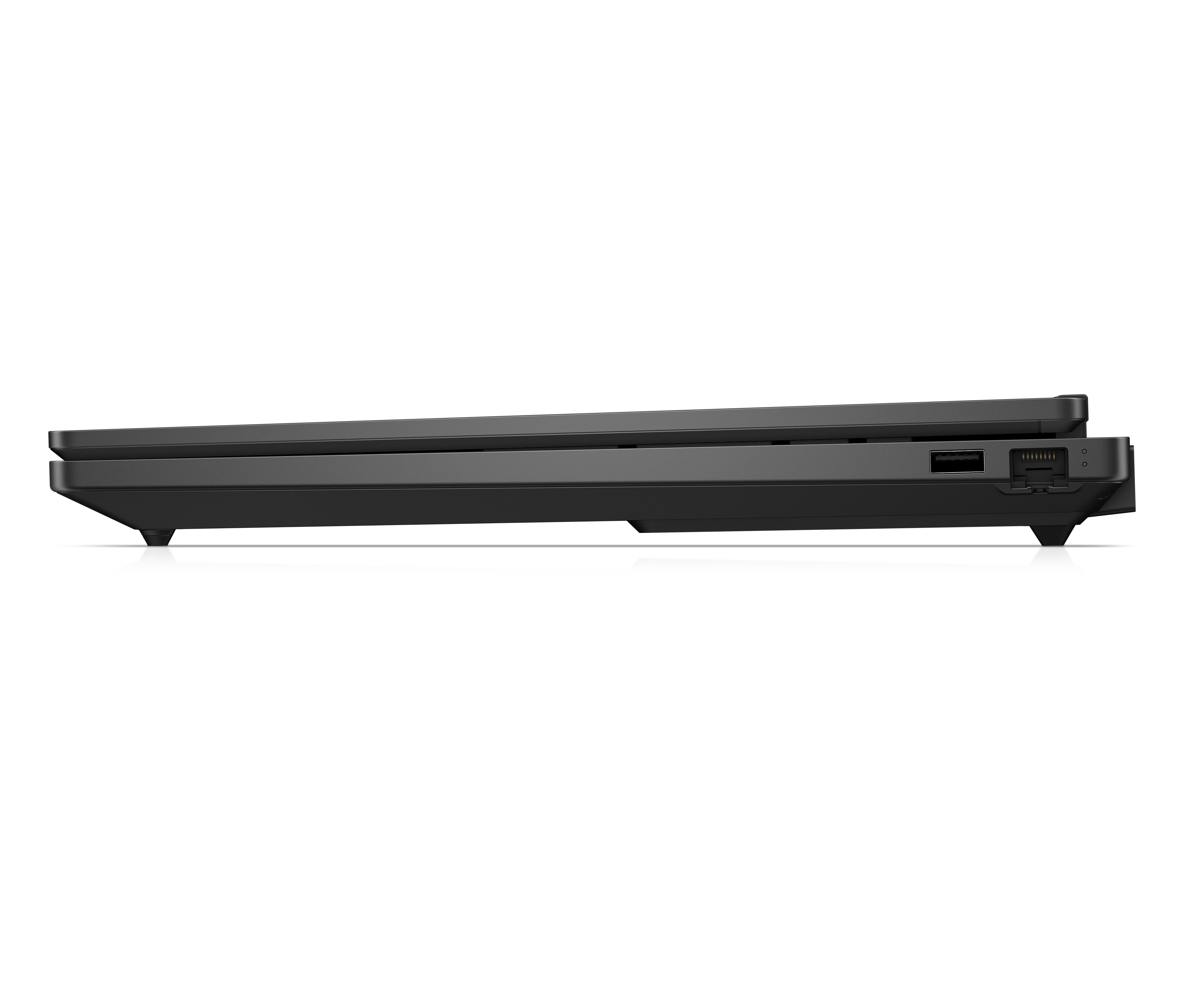 Primo piano laterale di un computer portatile nero che mostra una porta Ethernet e una porta USB.