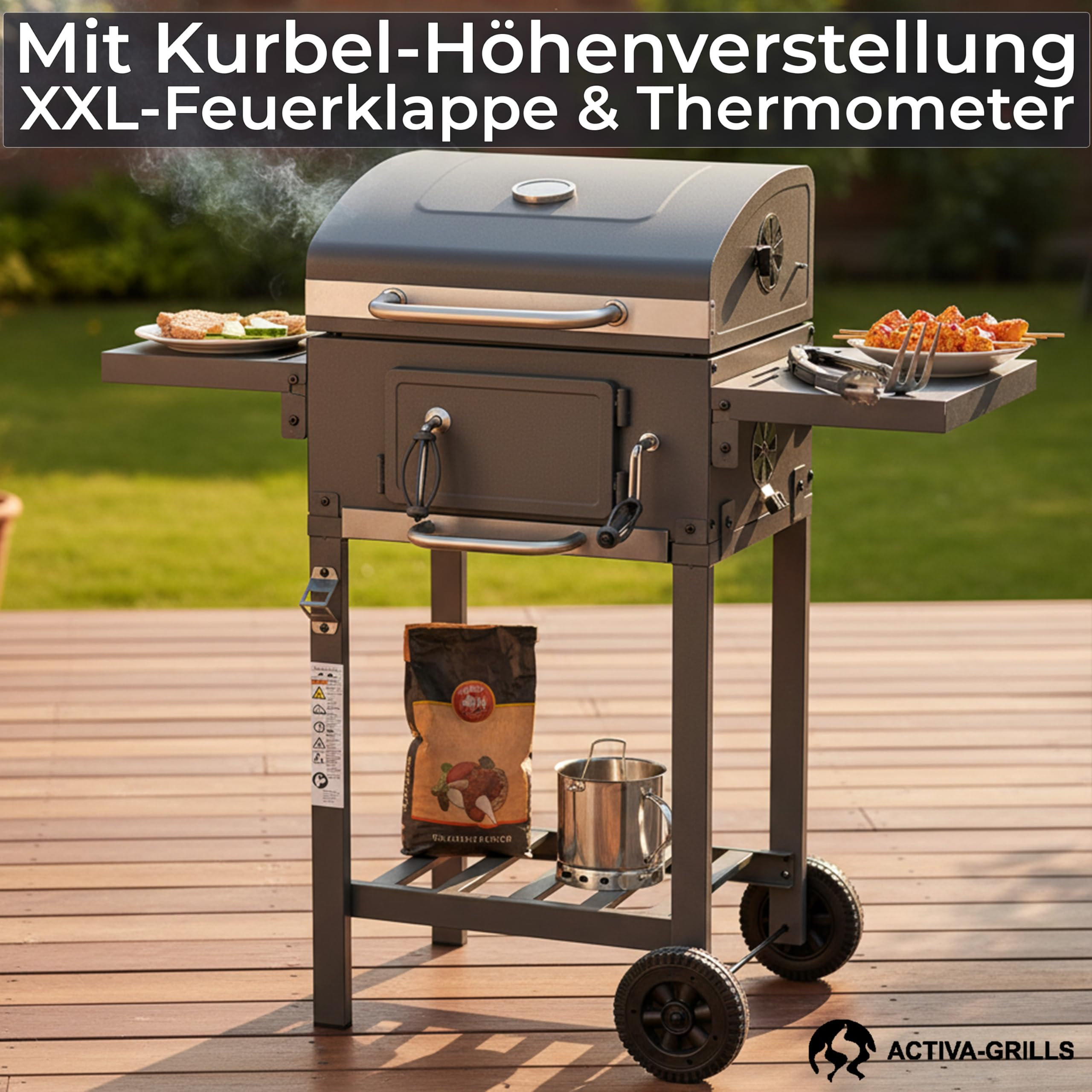 Barbecue à charbon gris sur terrasse avec étagères, sac de charbon, pot, thermomètre et texte en haut.