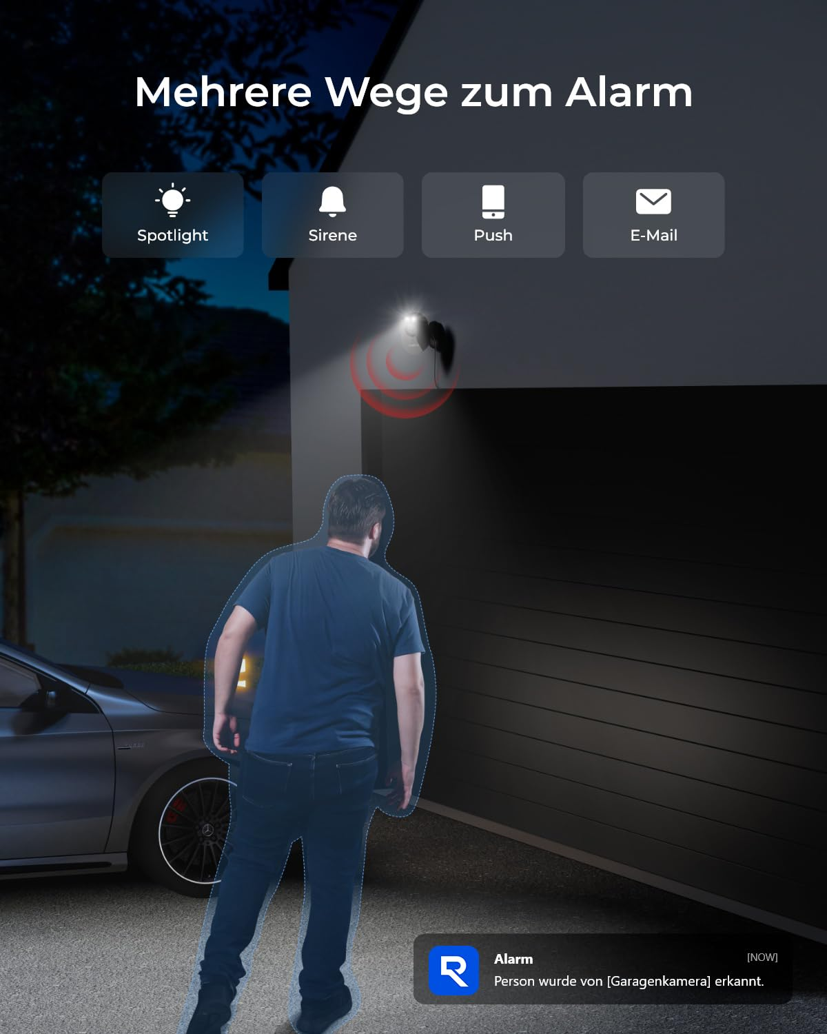 Una persona rilevata da una telecamera fuori da un garage di notte, con opzioni di allarme in alto.