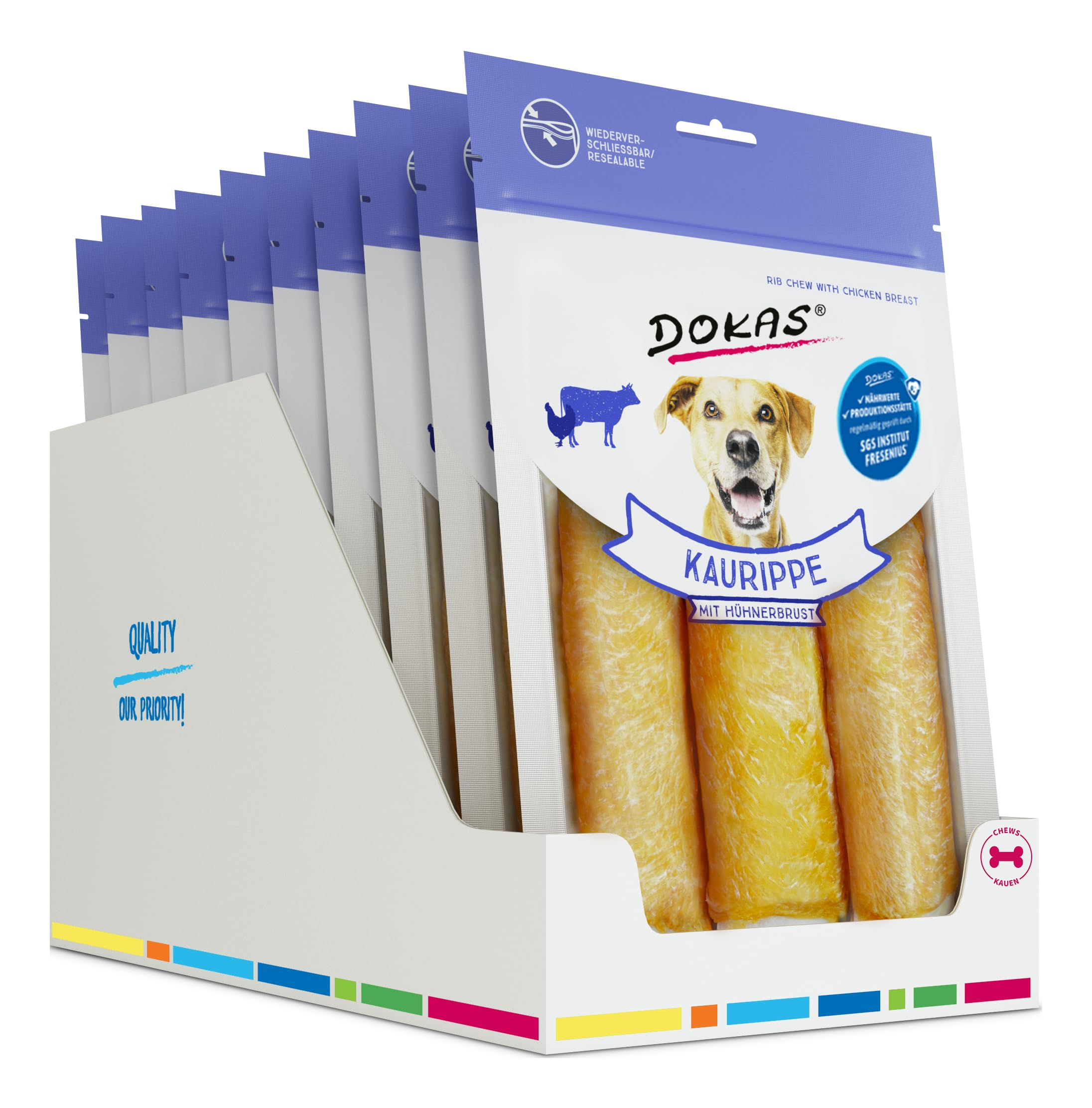 Eine weiße und blaue Display-Box enthält mehrere DOKAS Hunde-Kaurippen-Packungen mit Huhn.