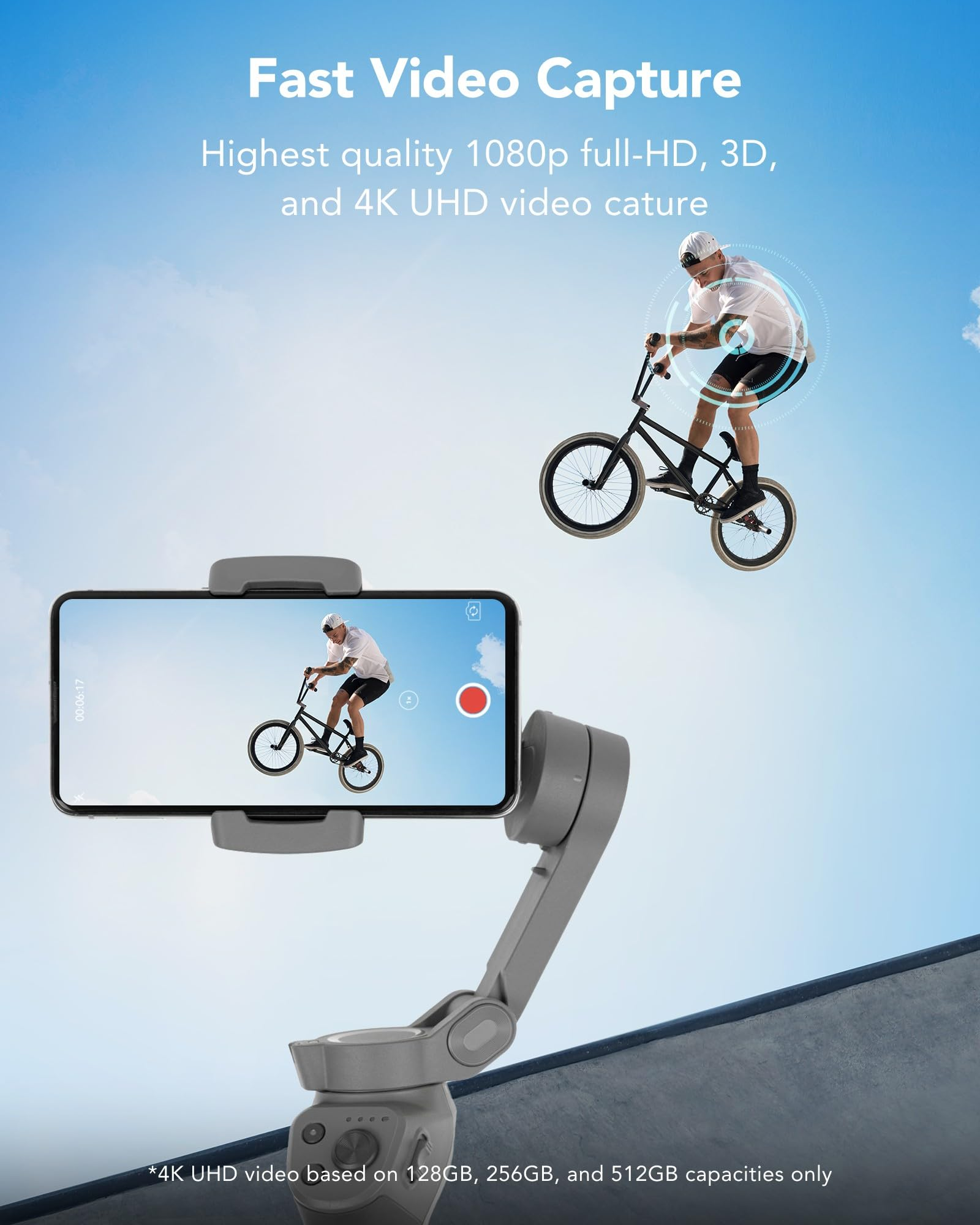 Un smartphone sur cardan filme un cycliste BMX sautant en l'air sur fond de ciel bleu.