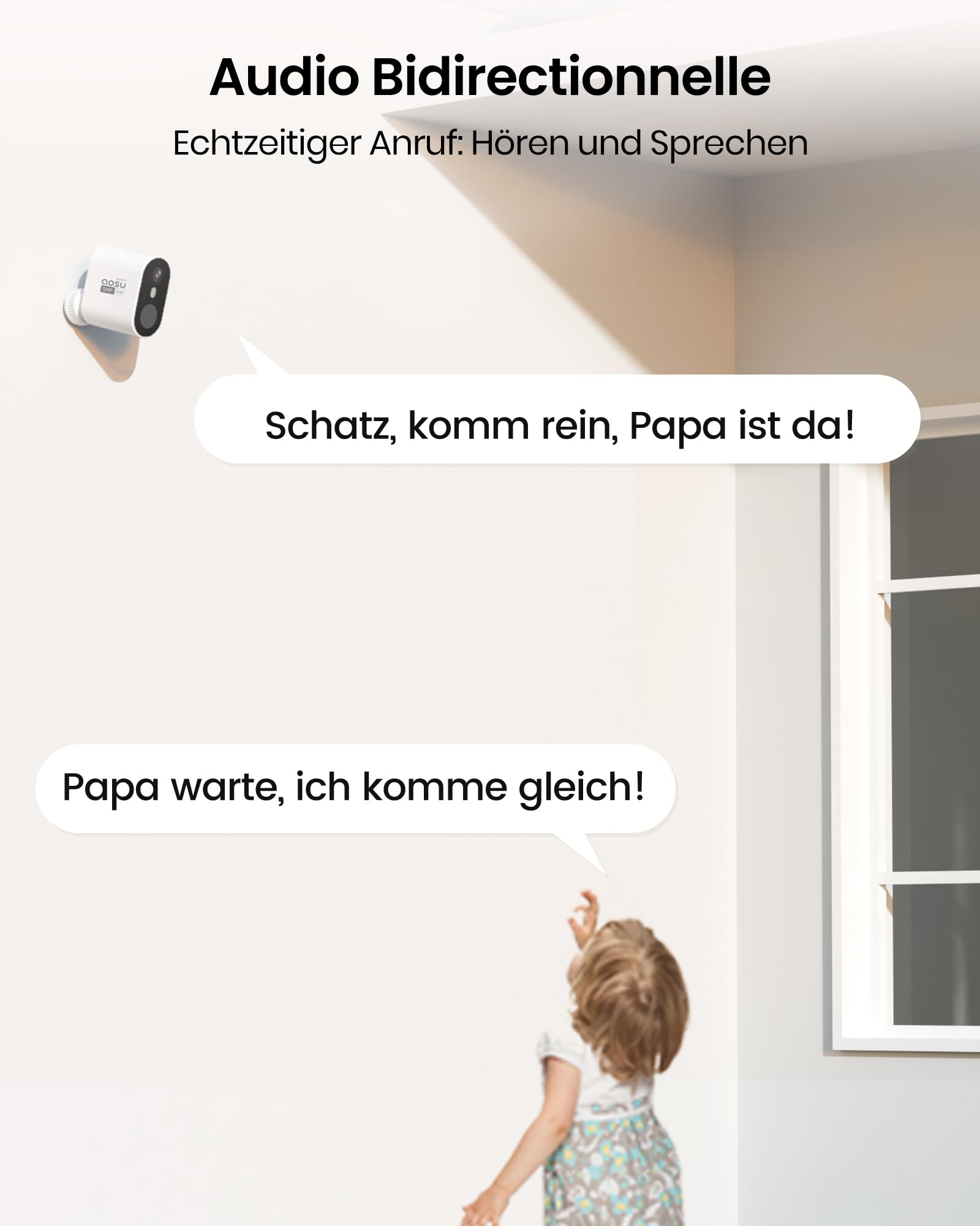 Una telecamera di sicurezza sul muro e un bambino parlano tra loro tramite citofono.