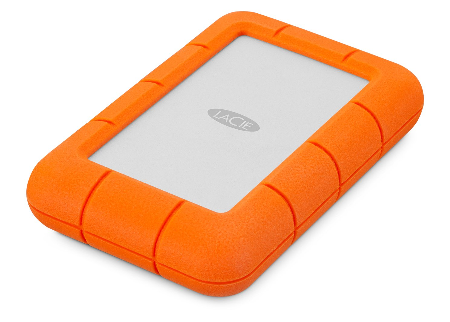 Un hard drive grigio LaCie con una spessa protezione in silicone arancione antiurto su sfondo bianco.