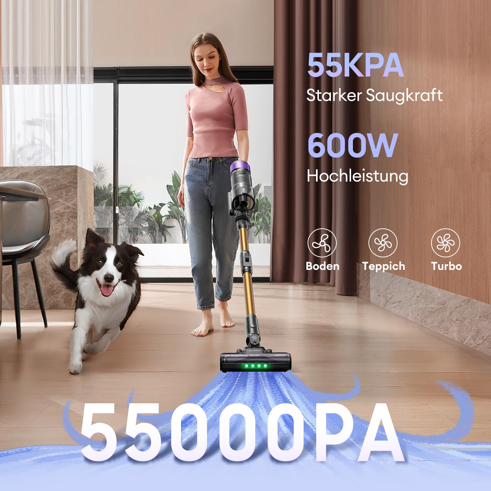 Une femme passe l'aspirateur sans fil pendant qu'un chien court joyeusement à ses côtés.