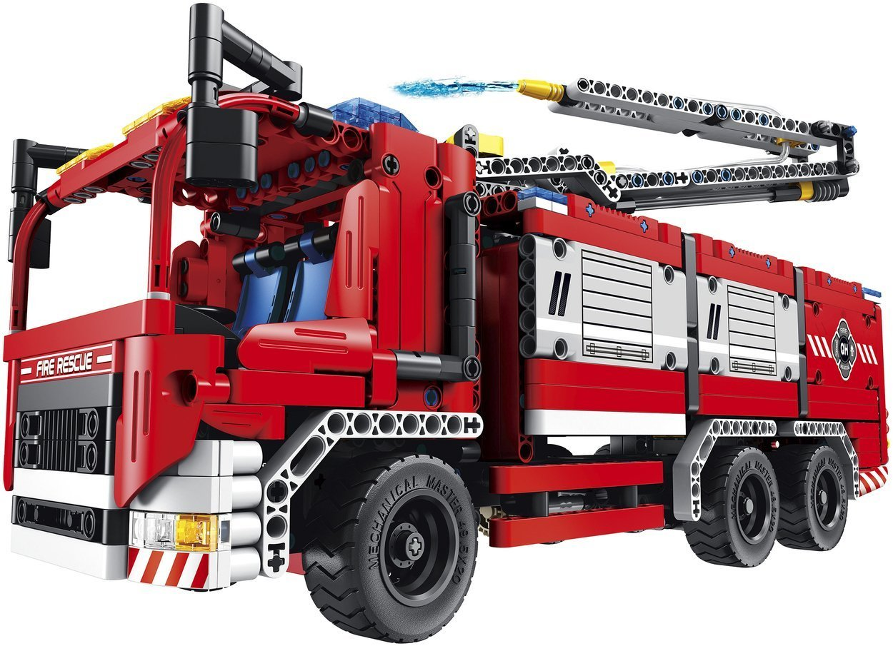 Czerwony wóz strażacki Lego z rozsuwaną drabiną i niebieskimi światłami.