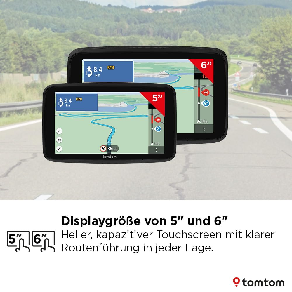 Due dispositivi GPS TomTom con mappe davanti a una strada.
