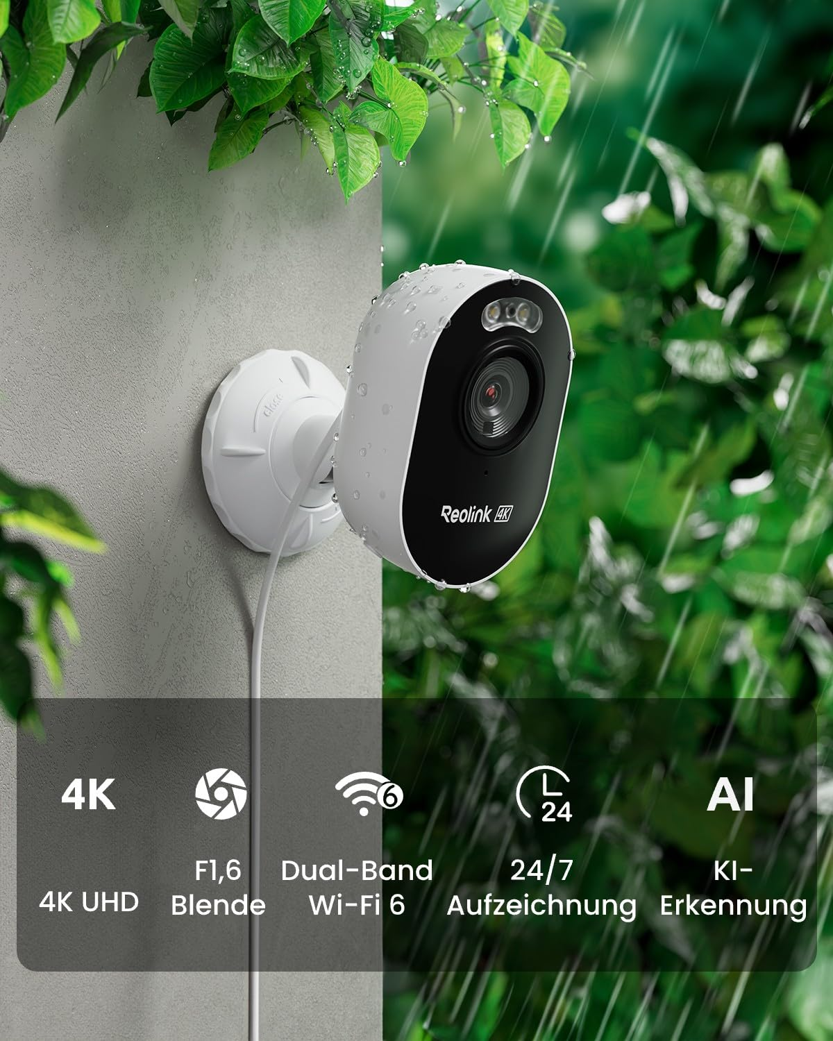 Telecamera di sicurezza Reolink 4K impermeabile montata su una parete sotto la pioggia con fogliame verde sullo sfondo.