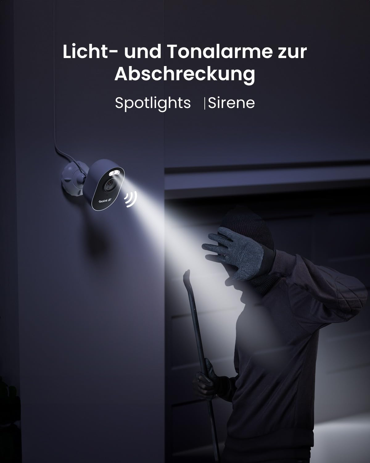 Telecamera di sicurezza illumina un intruso con un piede di porco.