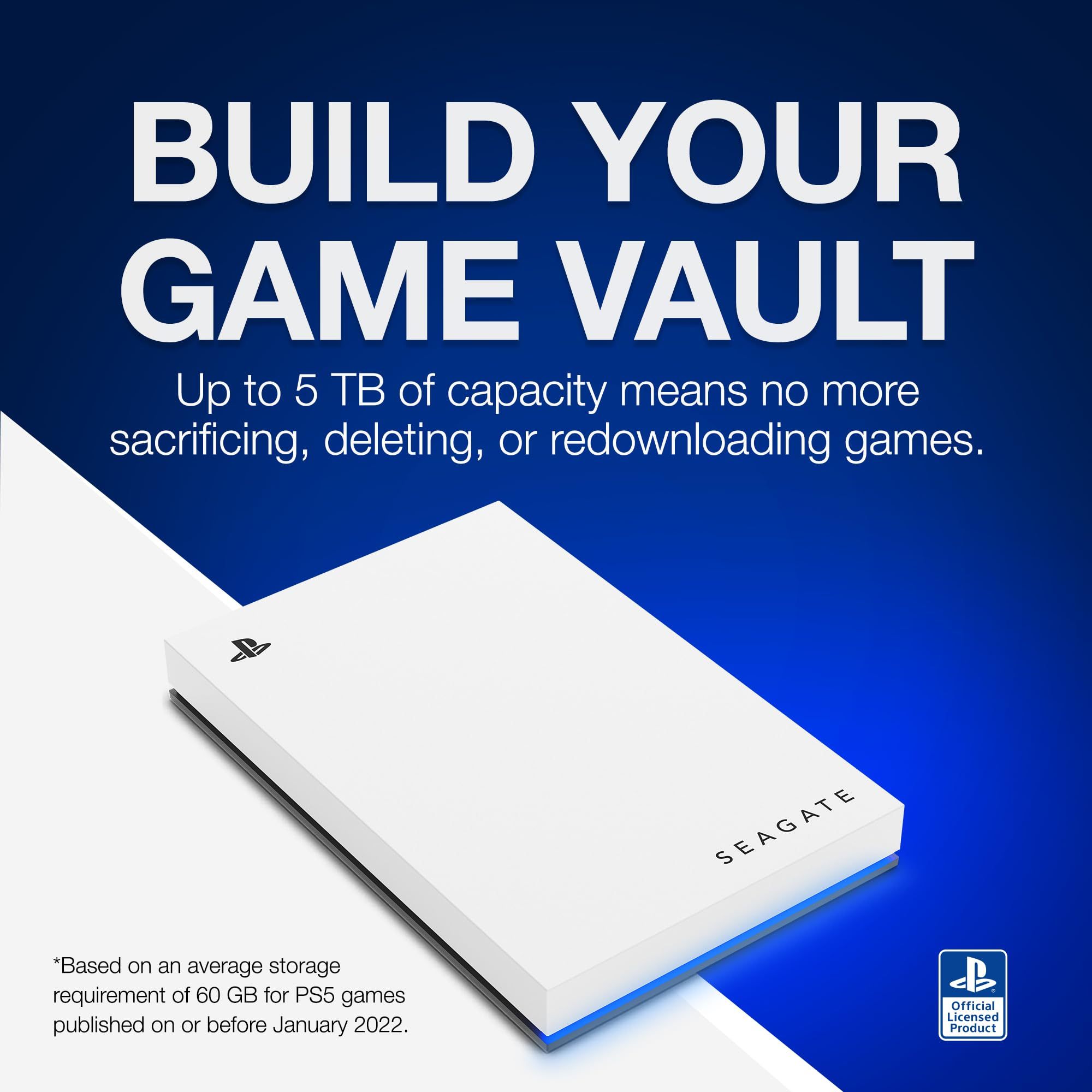 Eine weiße Seagate PlayStation-Festplatte vor blauem Hintergrund mit dem Text "BUILD YOUR GAME VAULT".