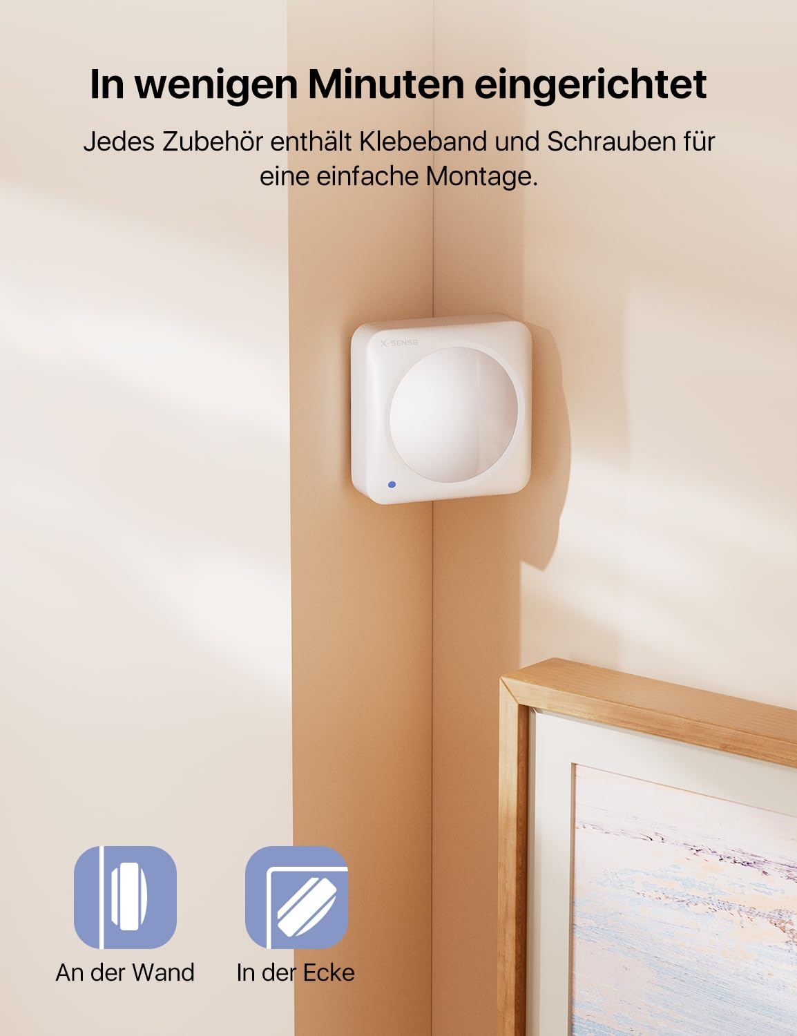 Ein weißer Bewegungsmelder in einer beigen Wandecke mit deutschem Text zur einfachen Einrichtung und Montage.