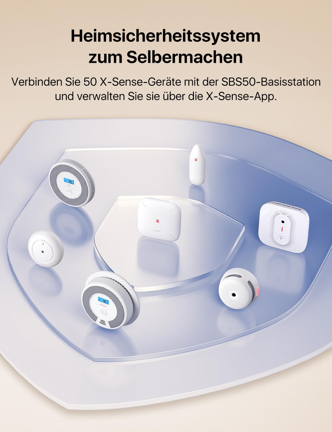 Verschiedene weiße X-Sense Sicherheitsgeräte auf einer blau-transparenten Schildform.