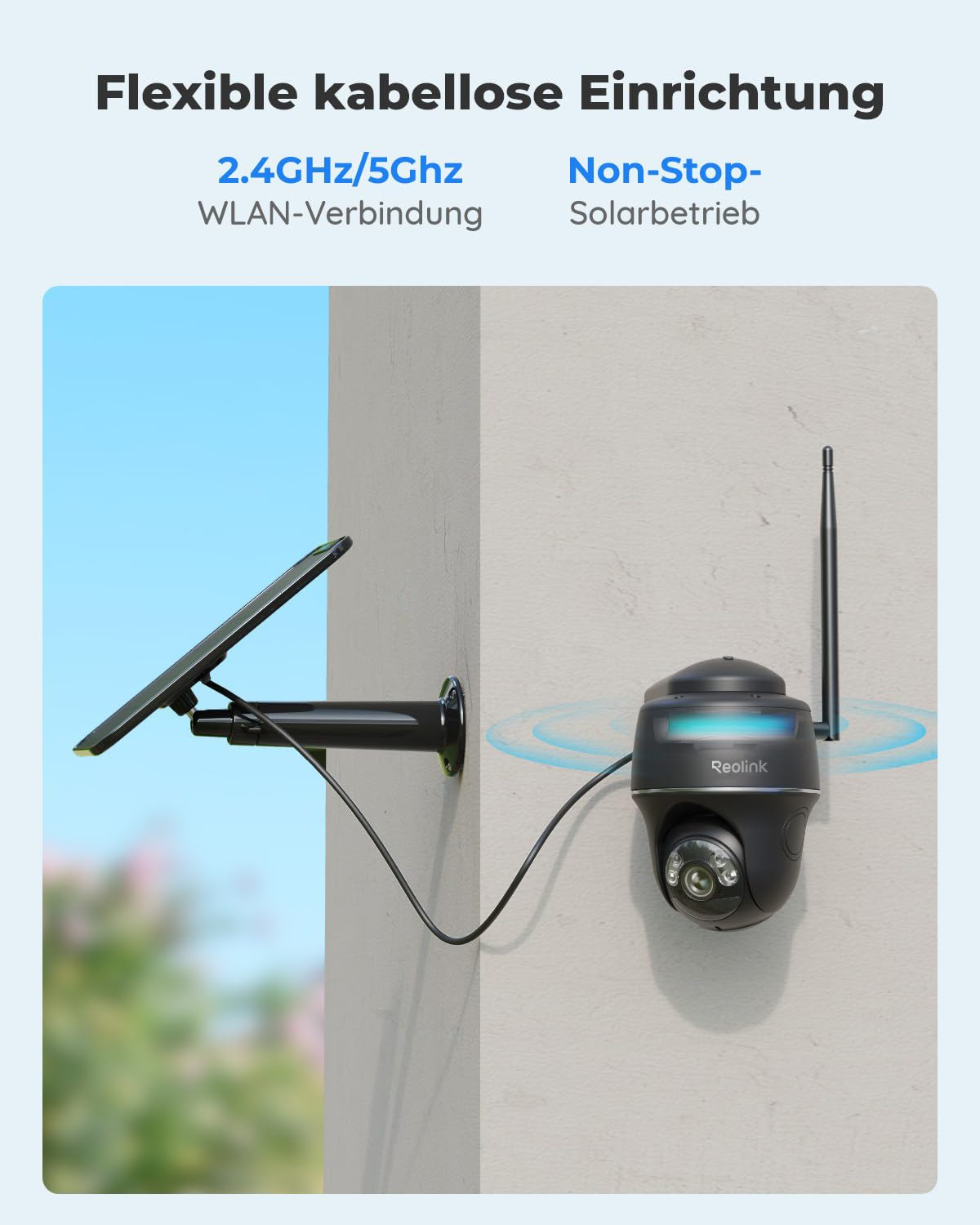 Una telecamera di sicurezza nera con pannello solare montata su una parete chiara per la sicurezza wireless.